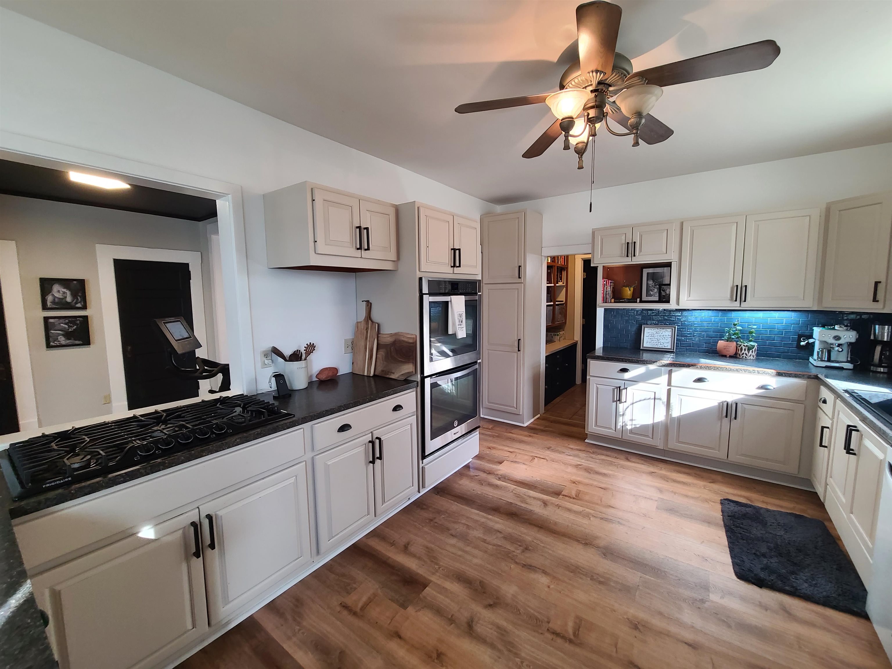 423 W State St. Property Photo 12