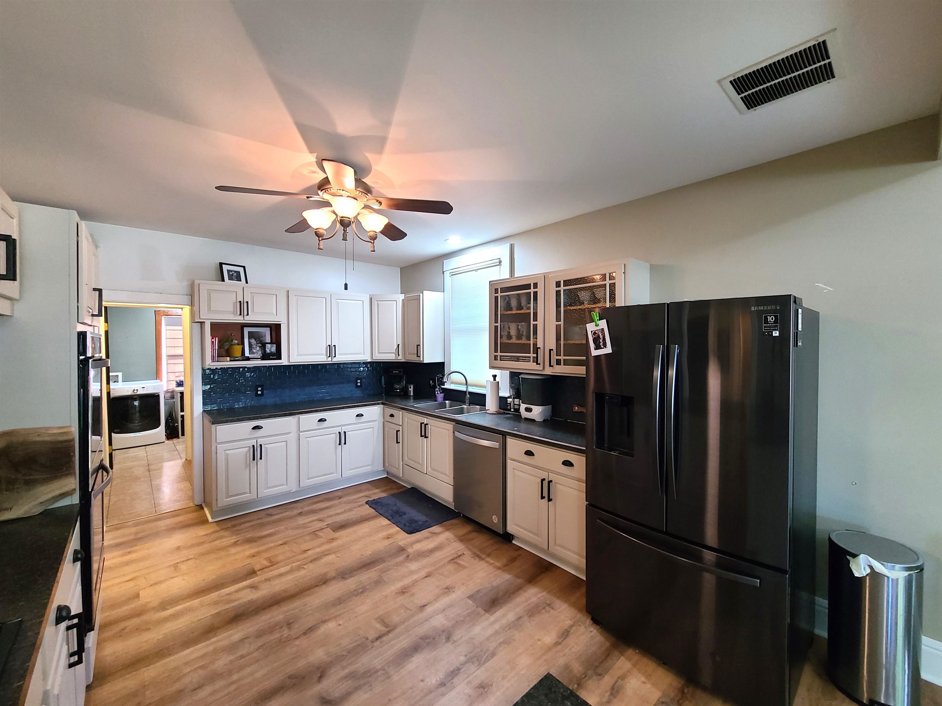 423 W State St. Property Photo 14