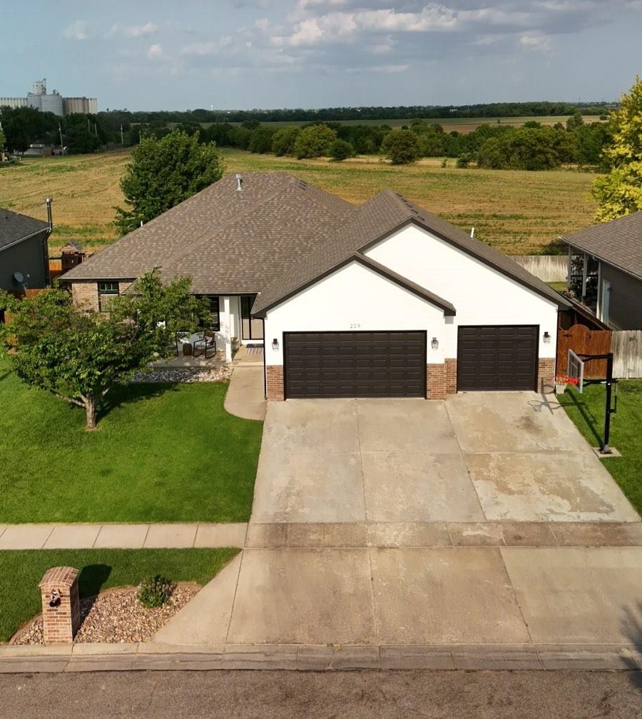 209 Greystone Dr Property Photo 1