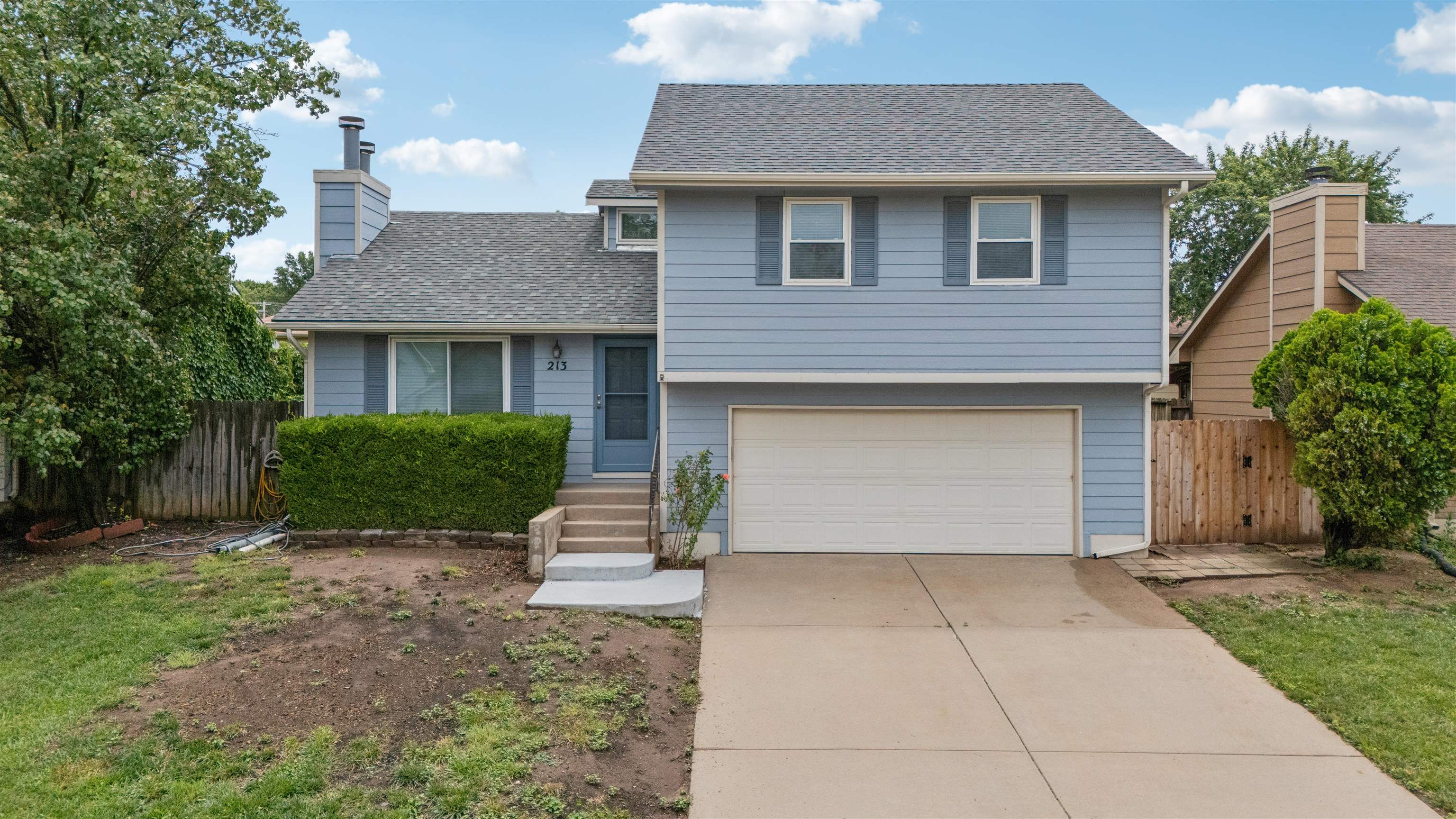 213 W Village Lake Dr Property Photo 1