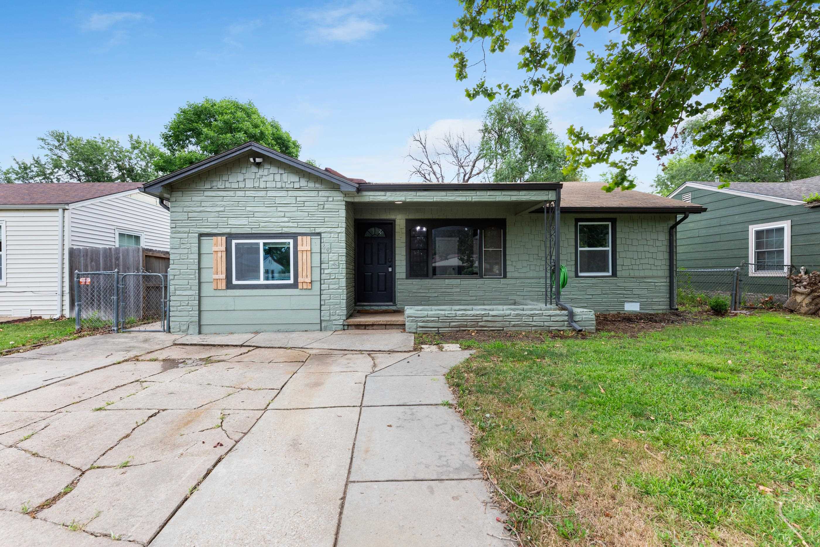 2438 N Salina Ave. Property Photo