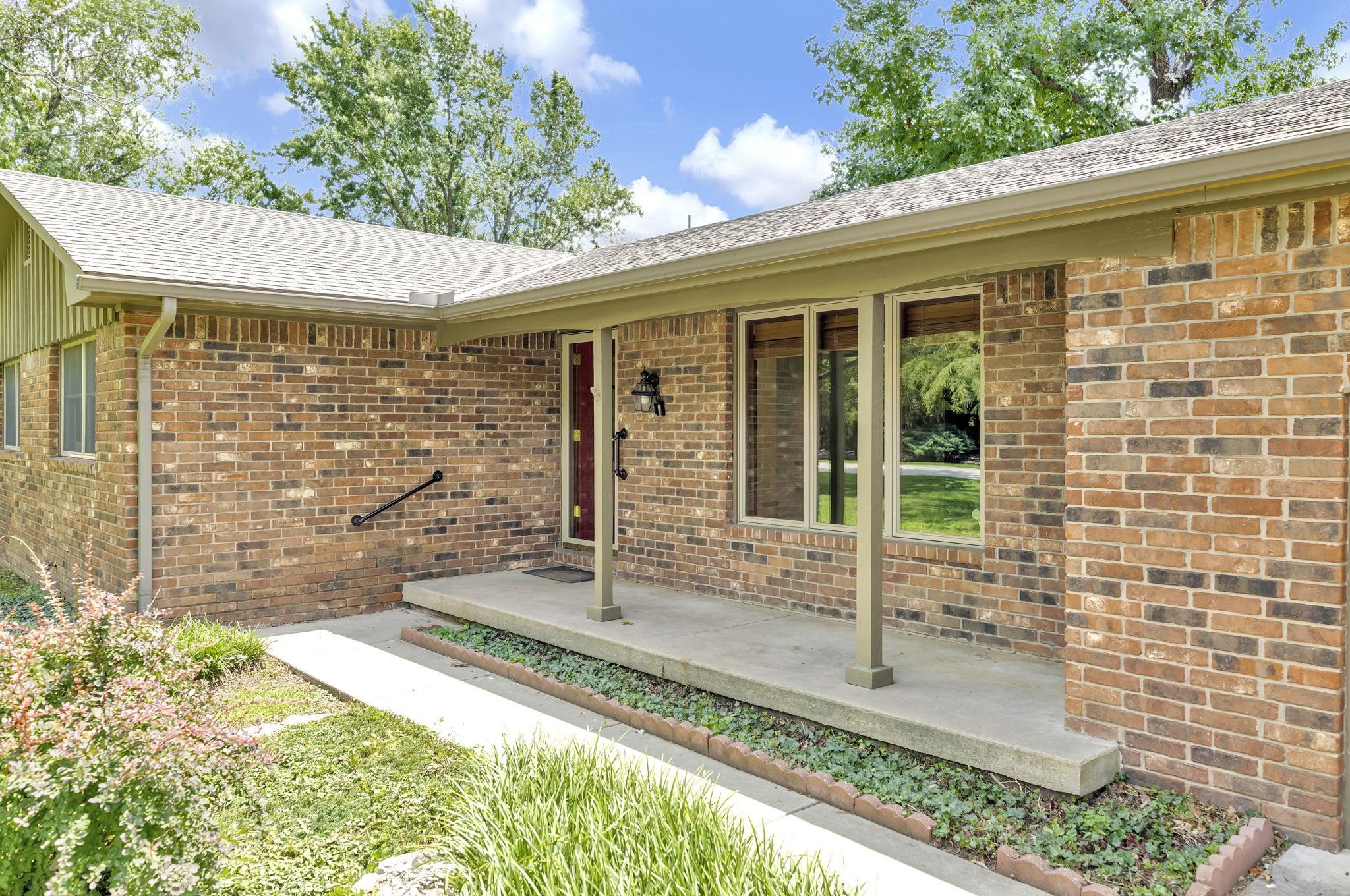 10519 Cora St Property Photo 3