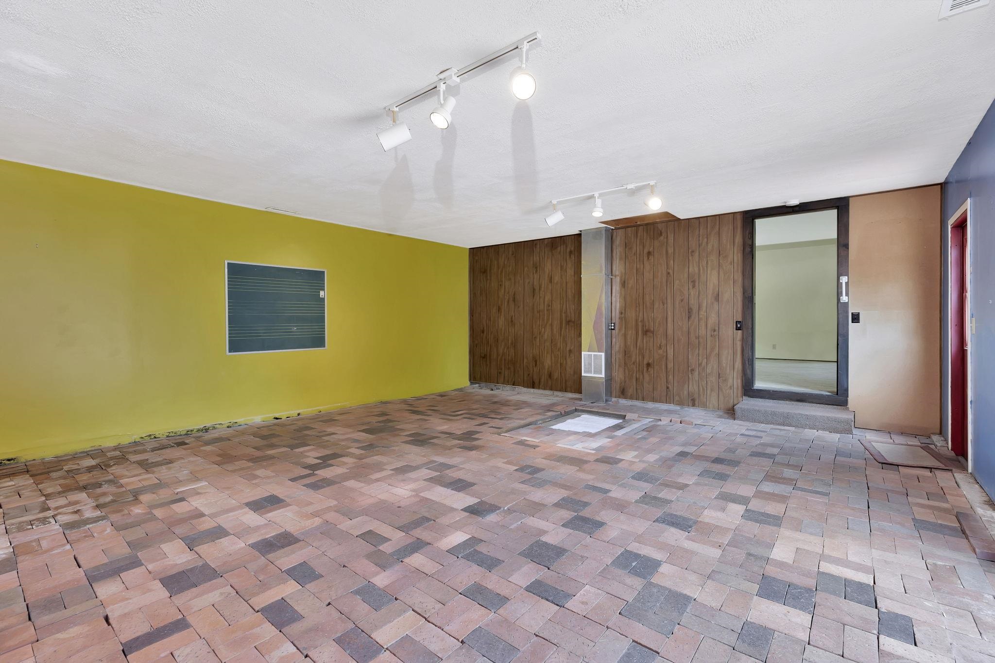 10519 Cora St Property Photo 21
