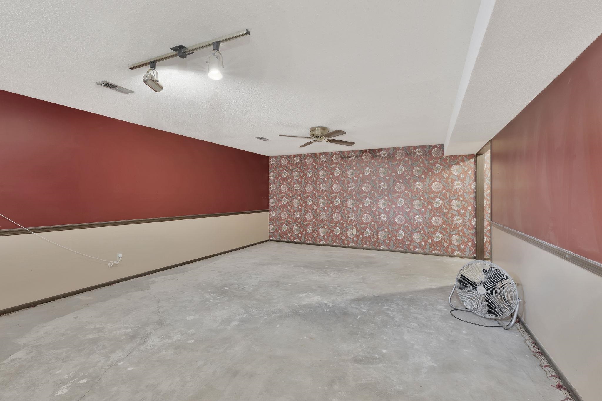 10519 Cora St Property Photo 23