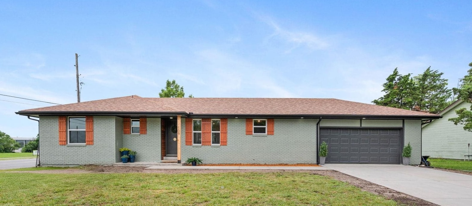 109 Aaron Dr Property Photo 1