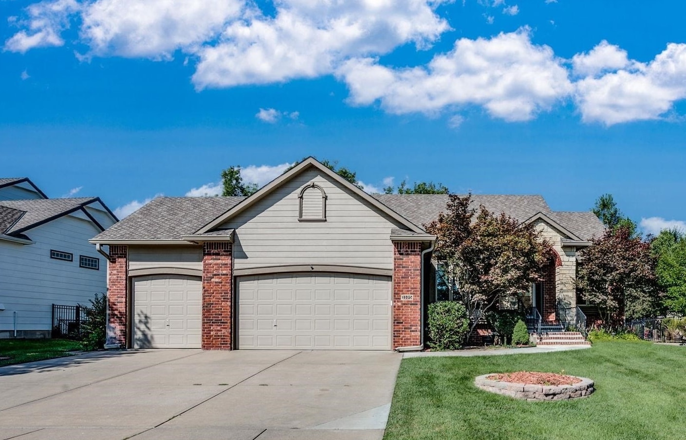 1105 N Hickory Creek St Property Photo 1