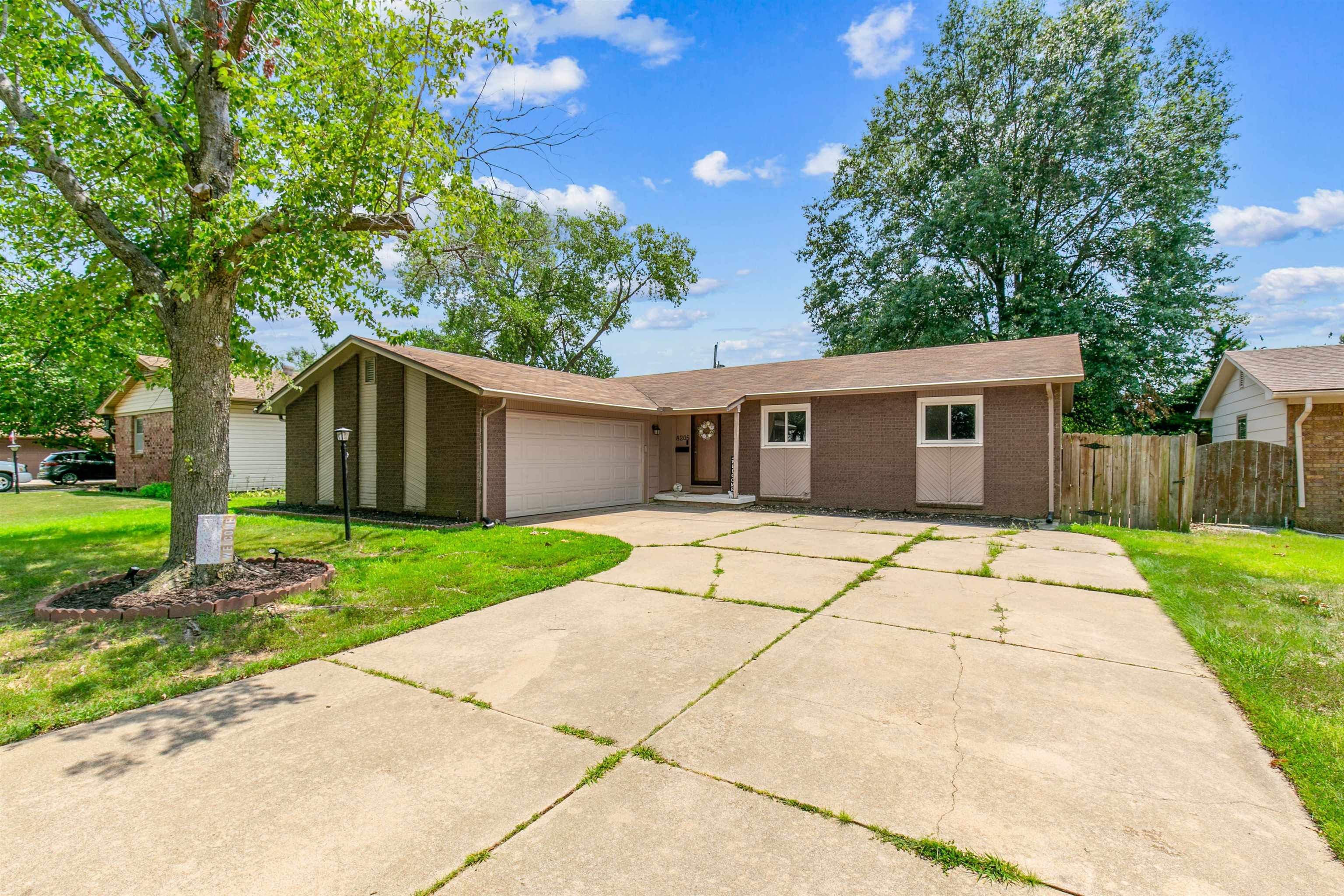 8205 E Grail St Property Photo 1
