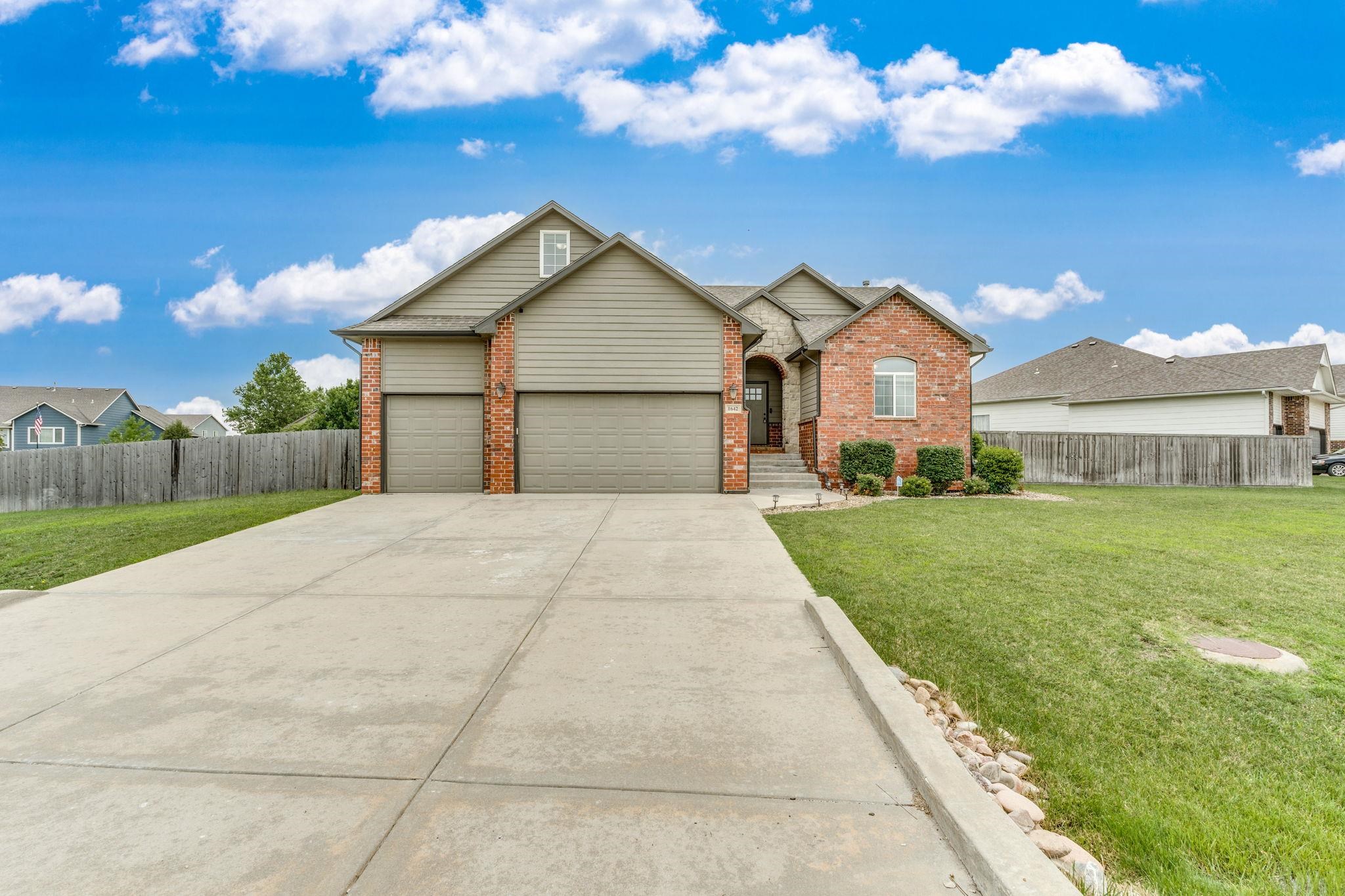 1642 E Bearhill Property Photo 1