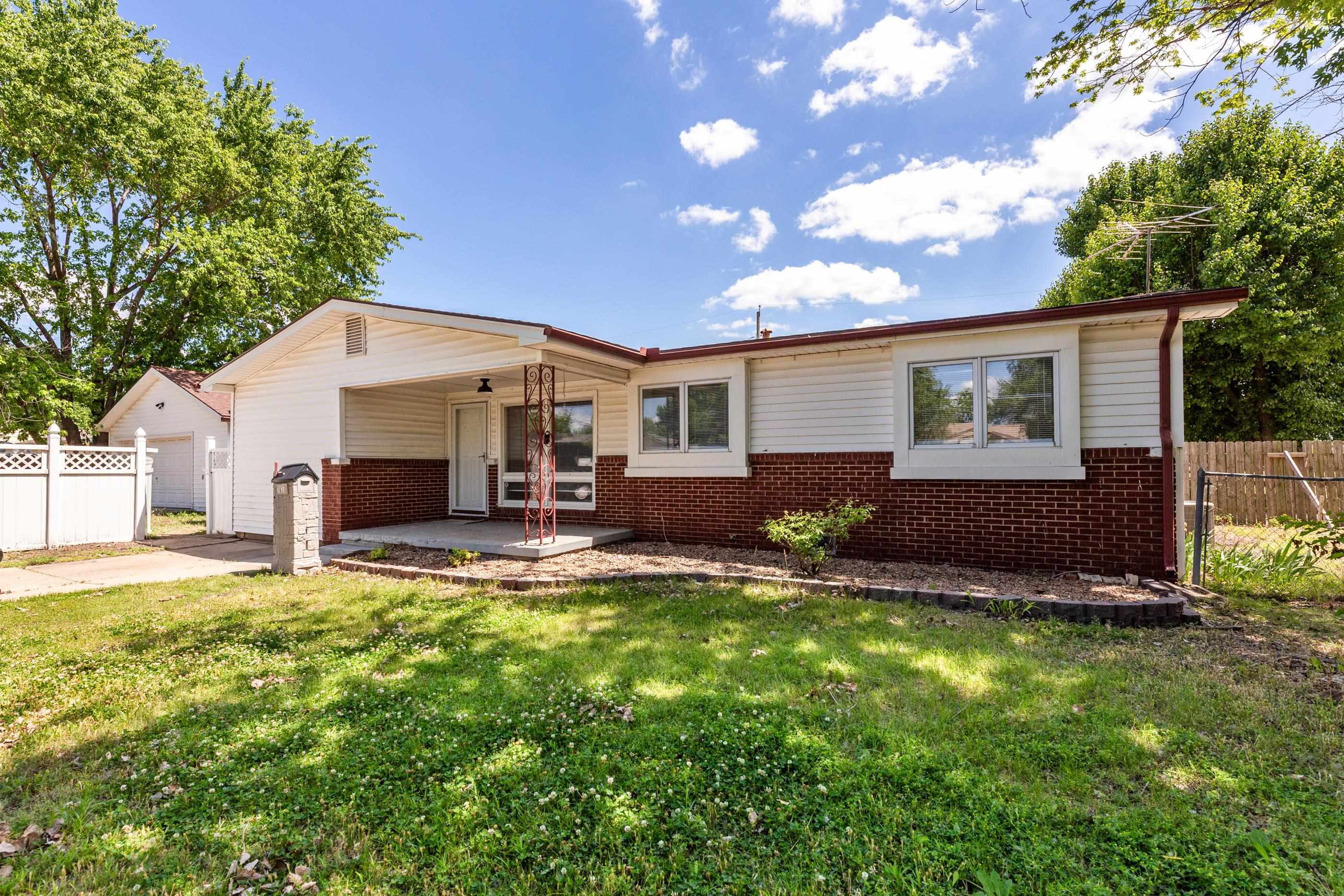 1617 W 30th Property Photo 1