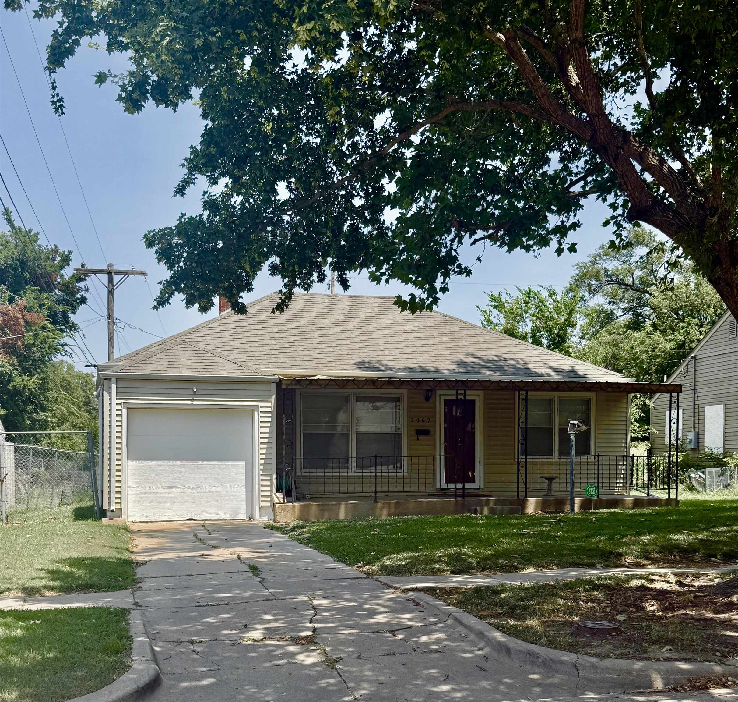 2062 N Volutsia Ave Property Photo 1