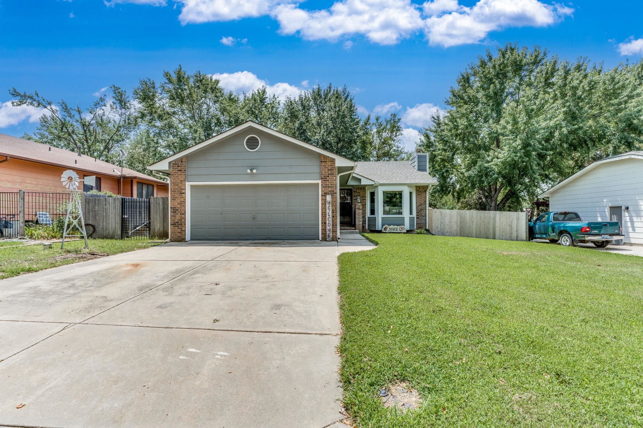 105 W Jeanette Dr. Property Photo 1