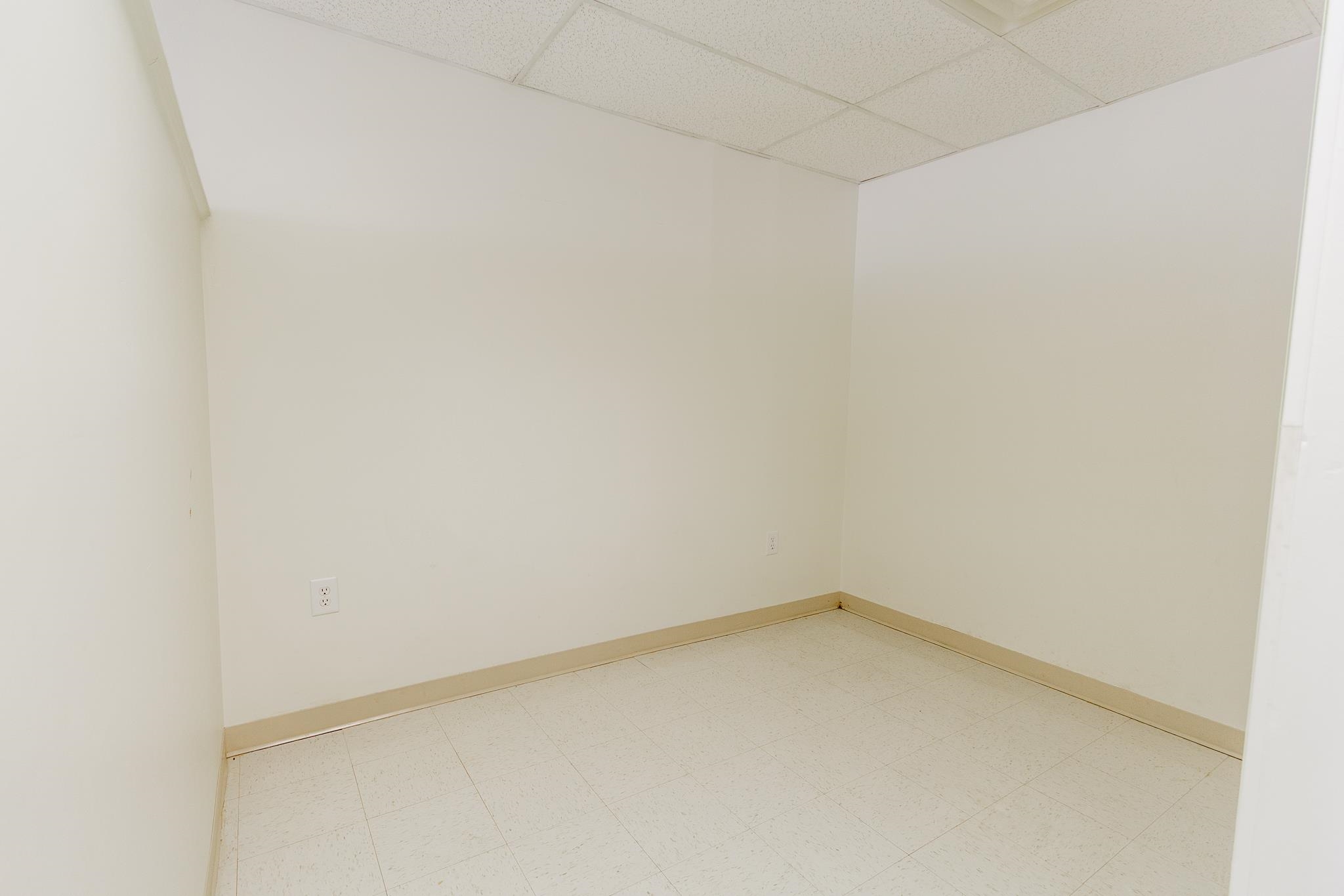 641 W Cloud St Property Photo 11