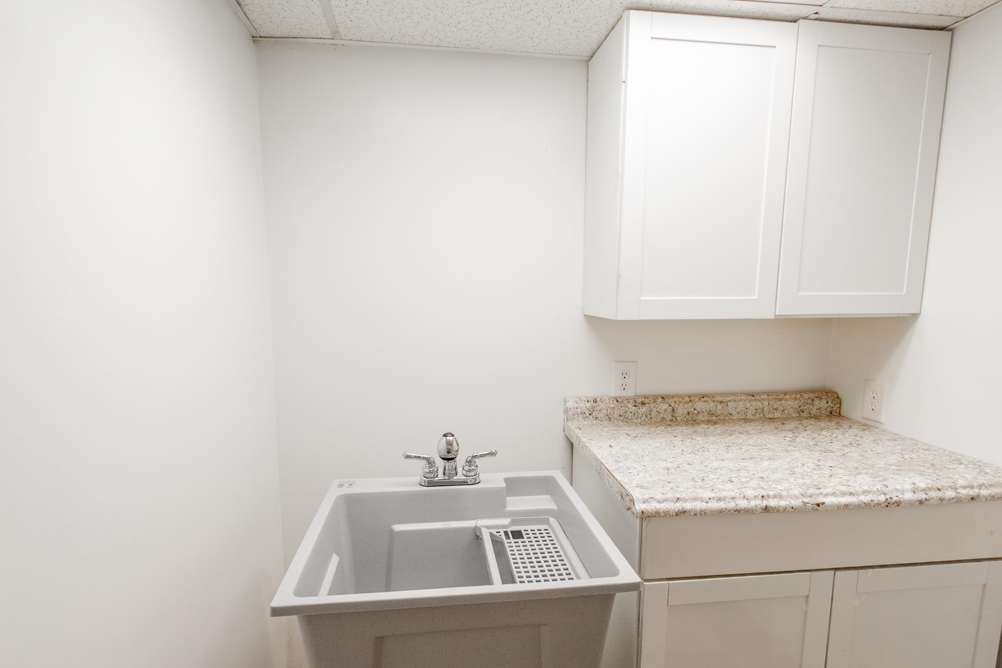641 W Cloud St Property Photo 17