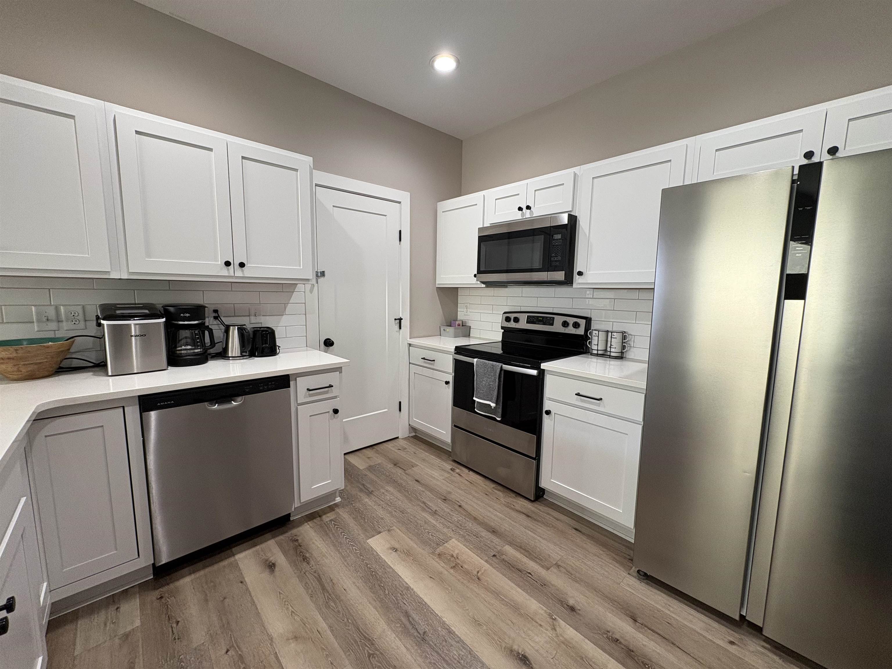5501-5503 N Sandkey Ct Property Photo 4