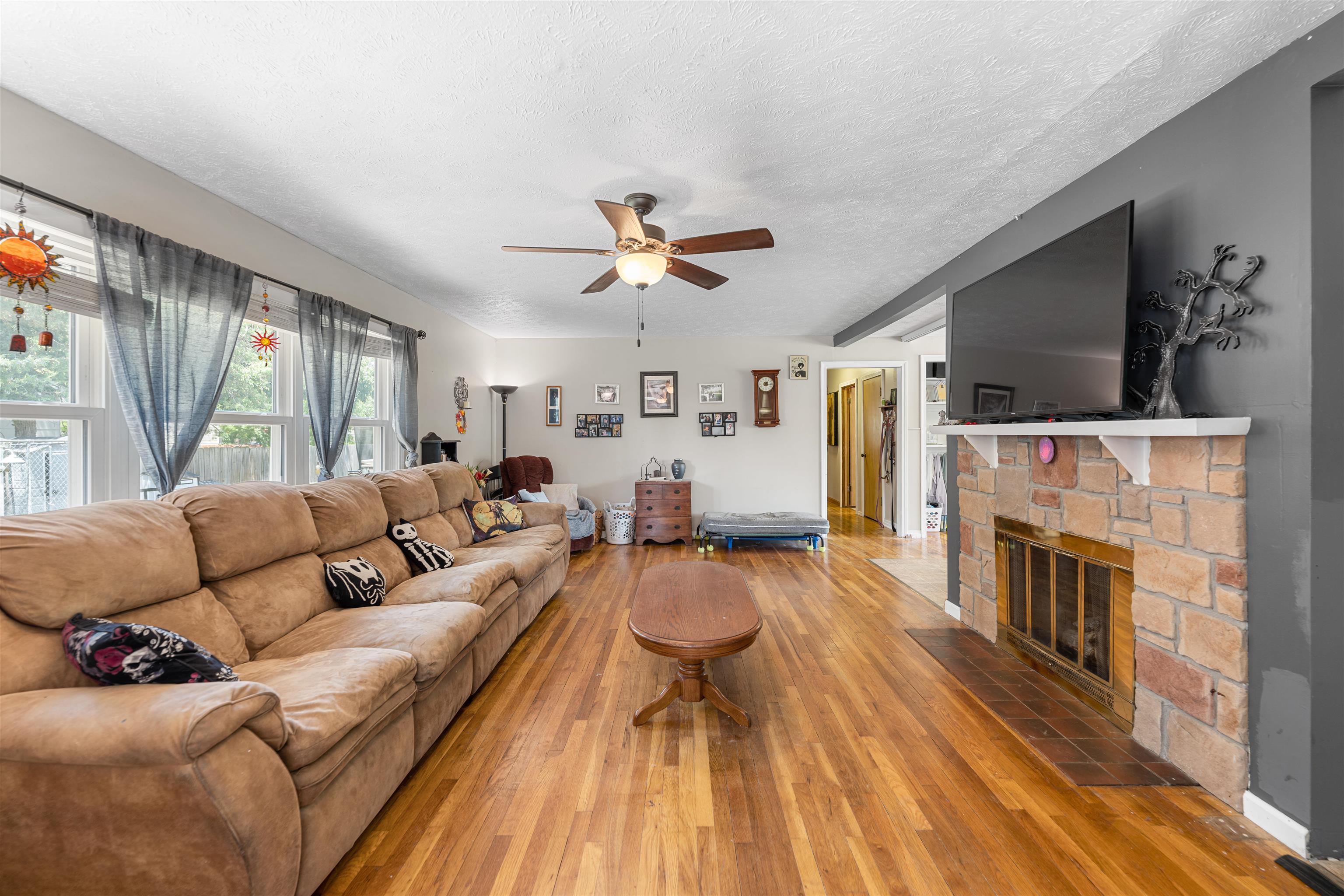1100 Quincy St Property Photo 3
