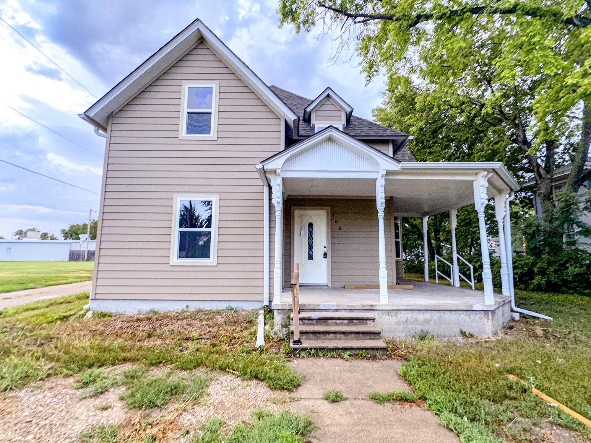 106 S Cedar St Property Photo 1