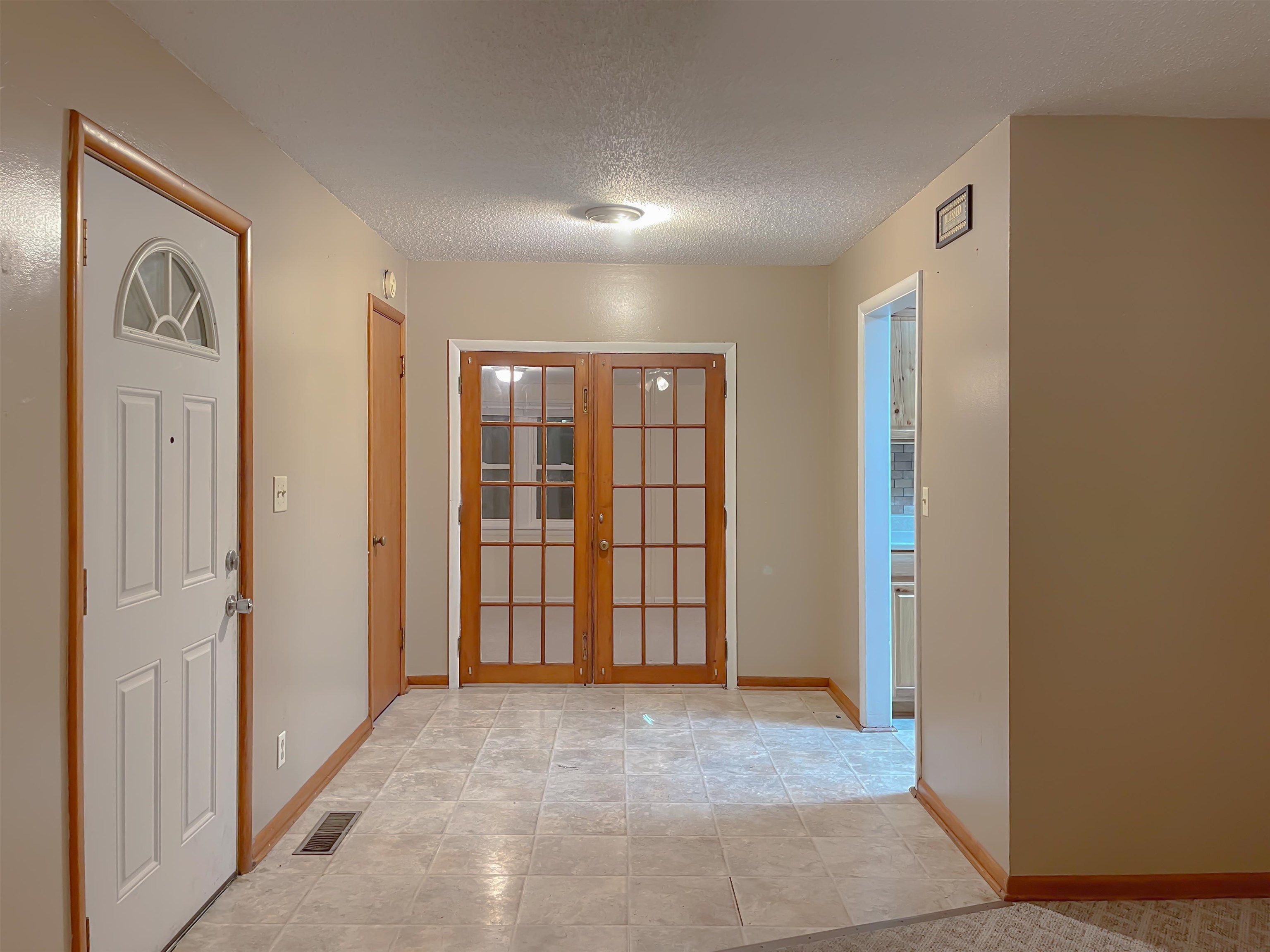 210 Stanley Dr Property Photo 5