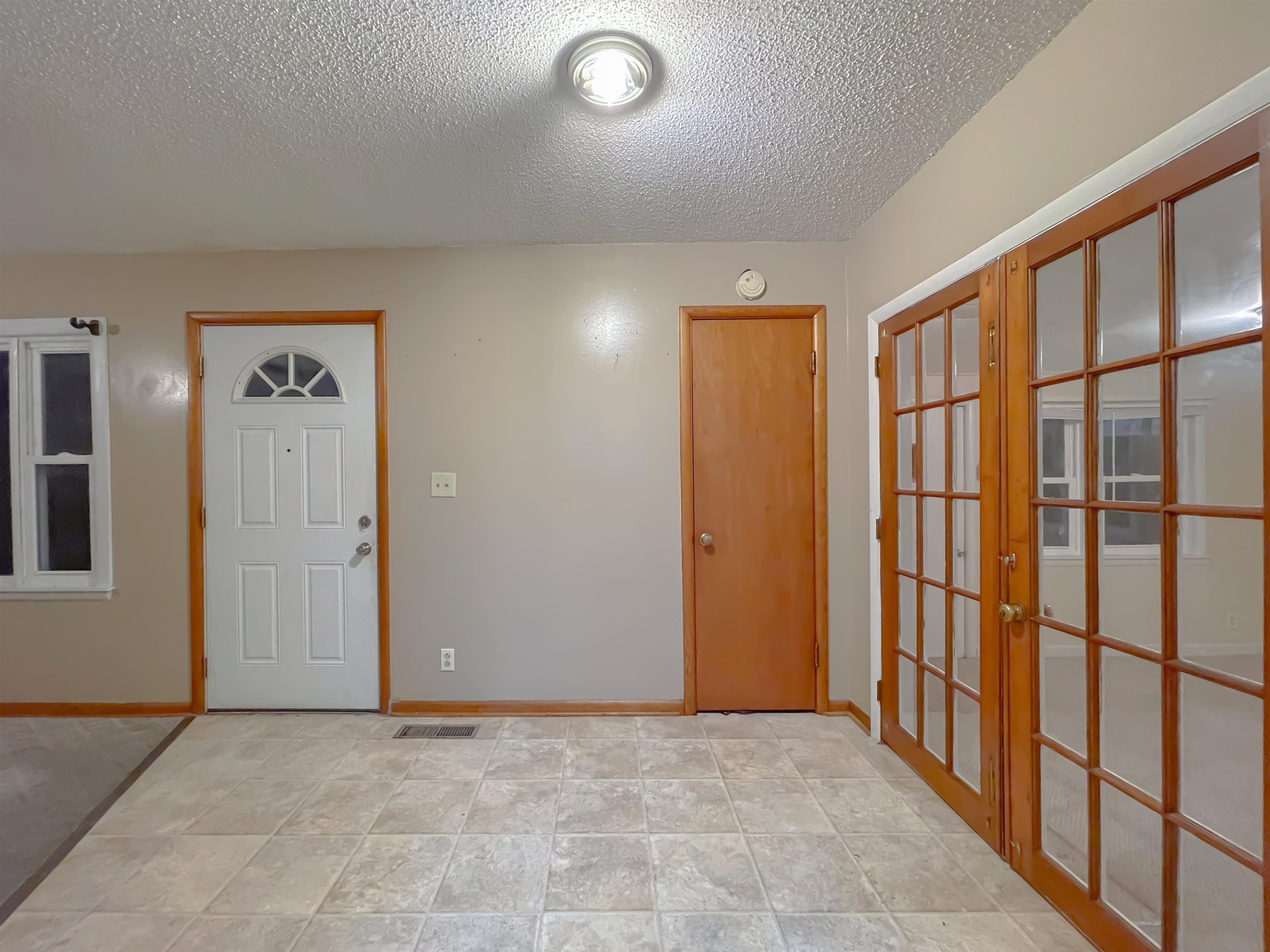 210 Stanley Dr Property Photo 6