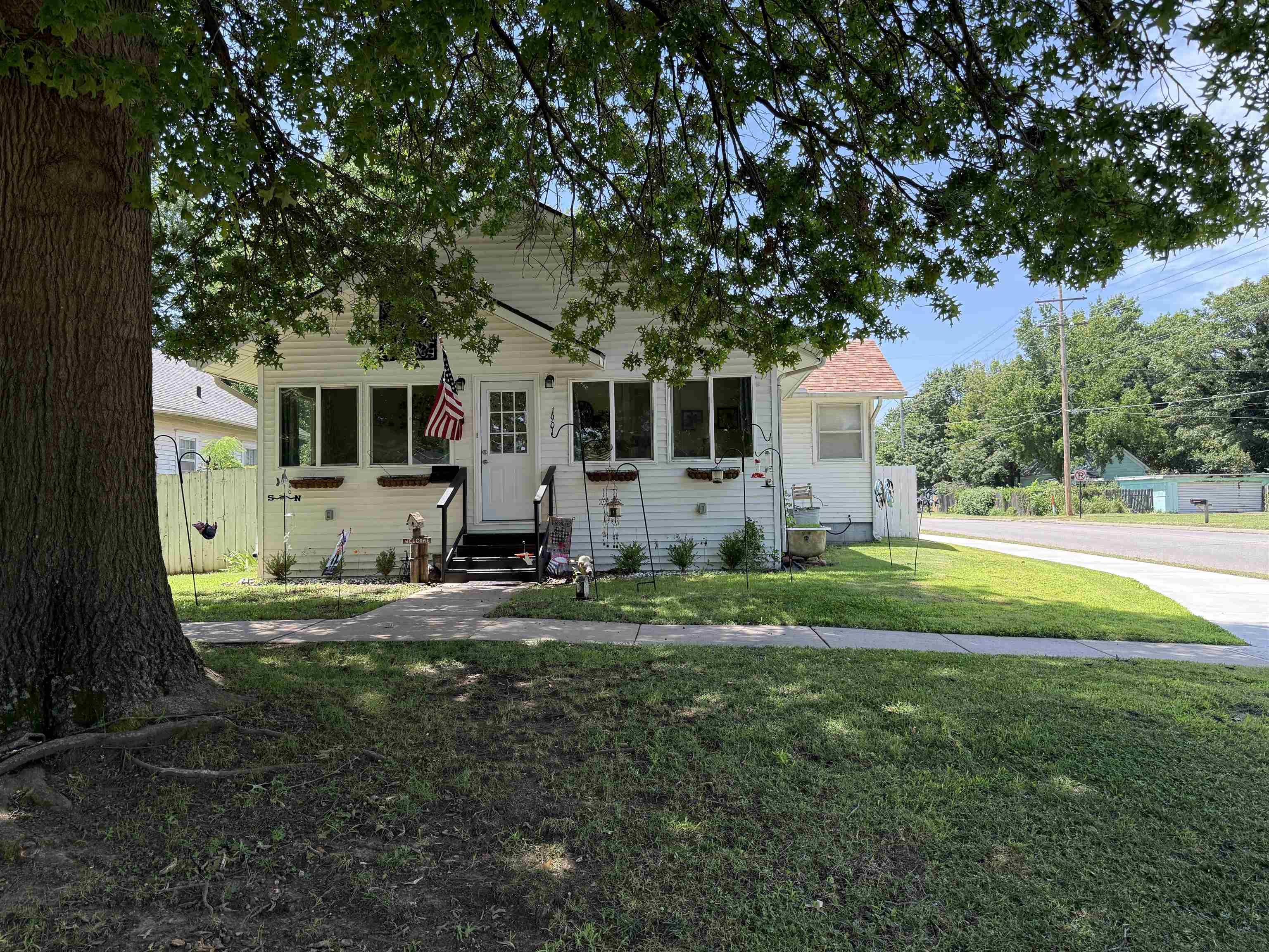1901 Fuller St Property Photo 1