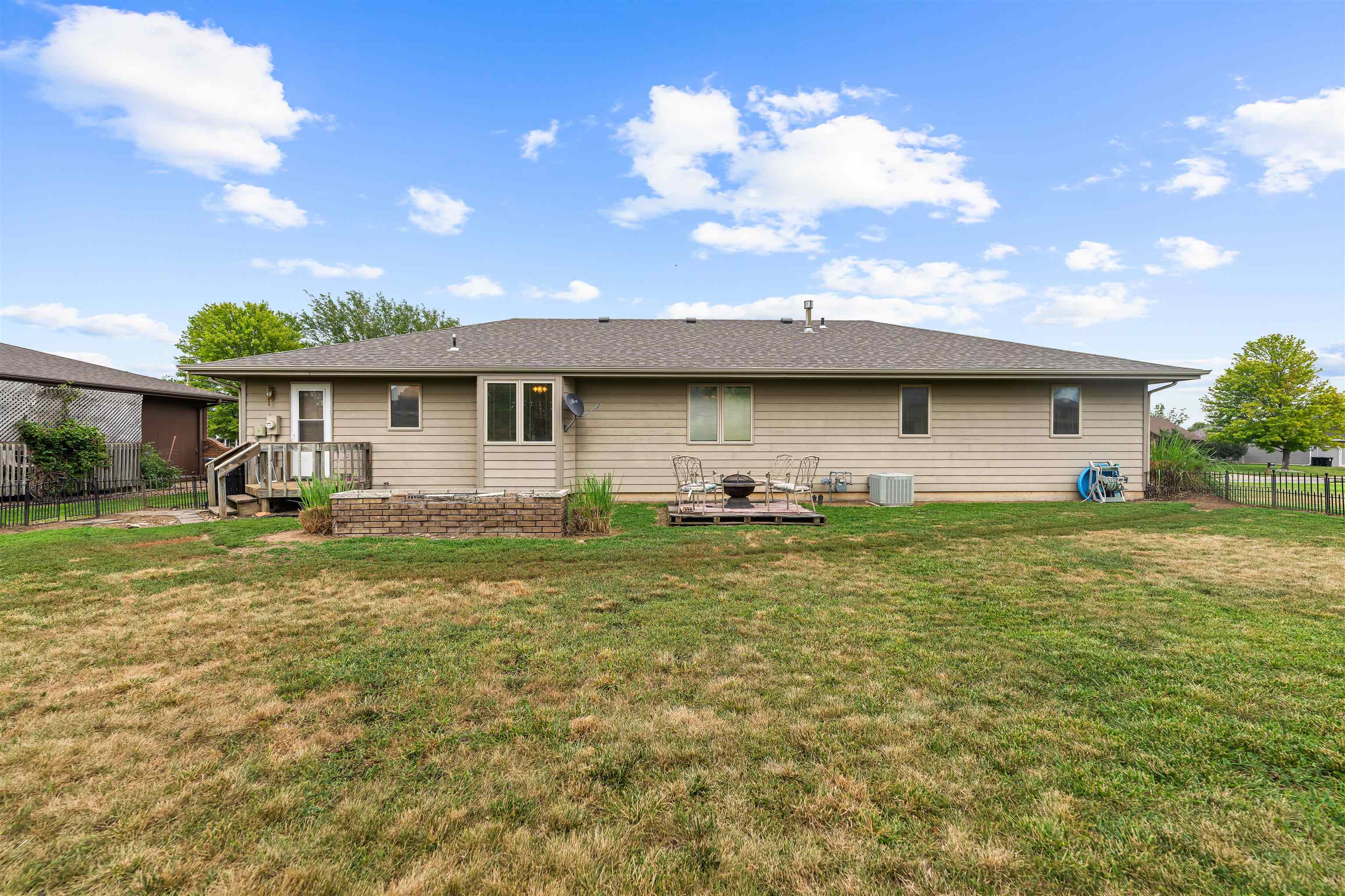 113 N Skyline Dr Property Photo 23