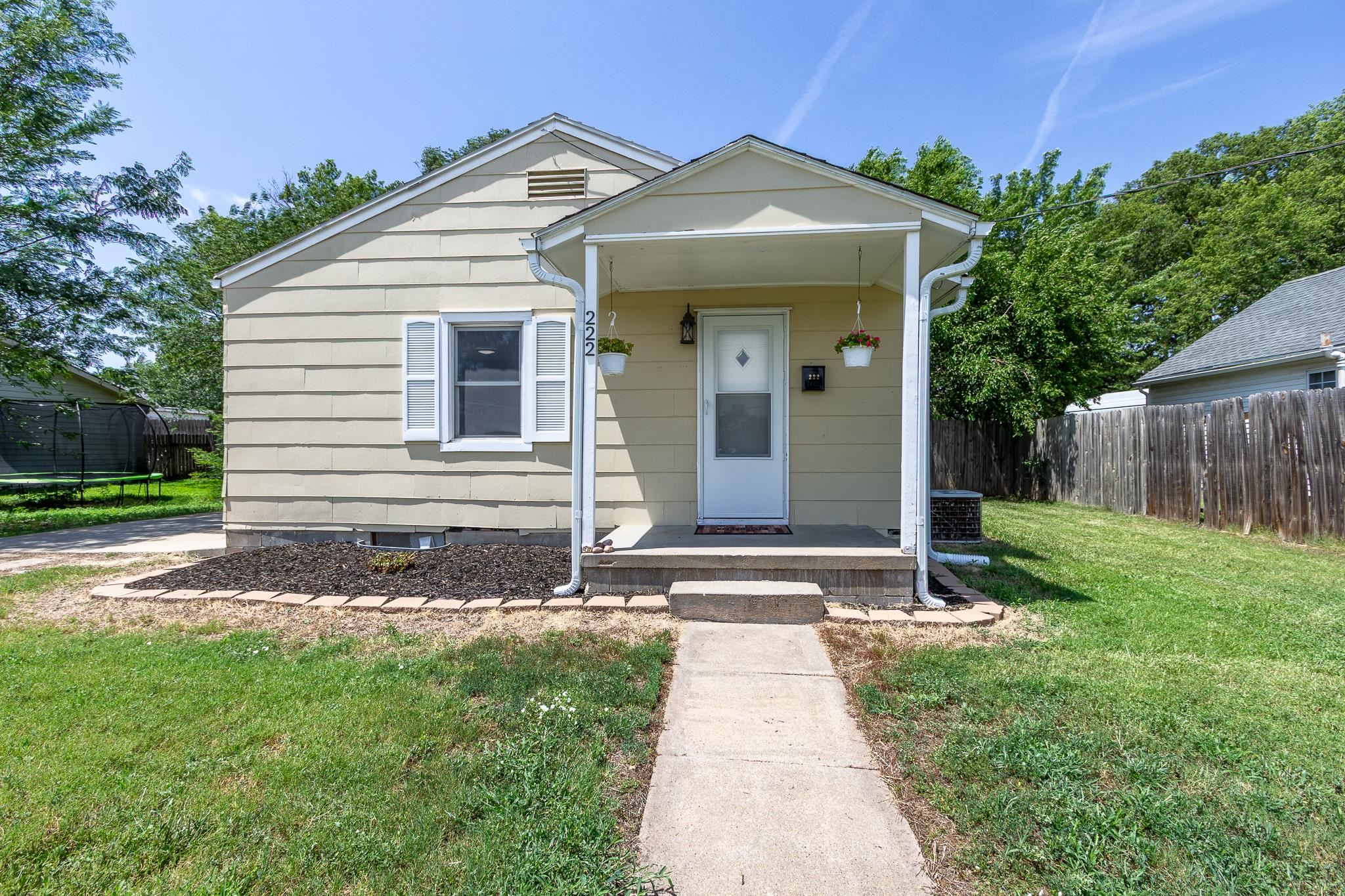 222 Mackenzie St Property Photo 1