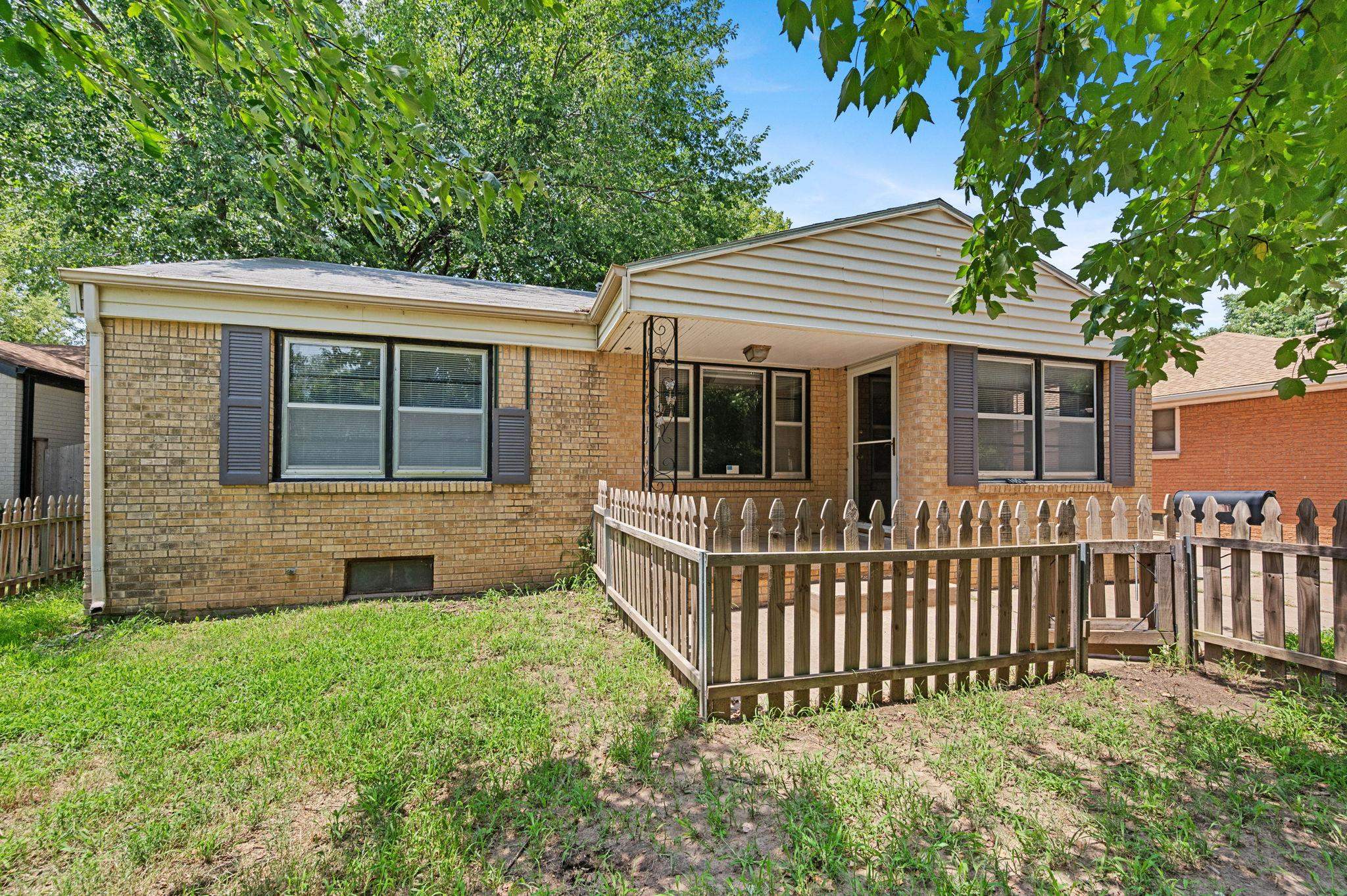1651 N Ferrell Dr Property Photo