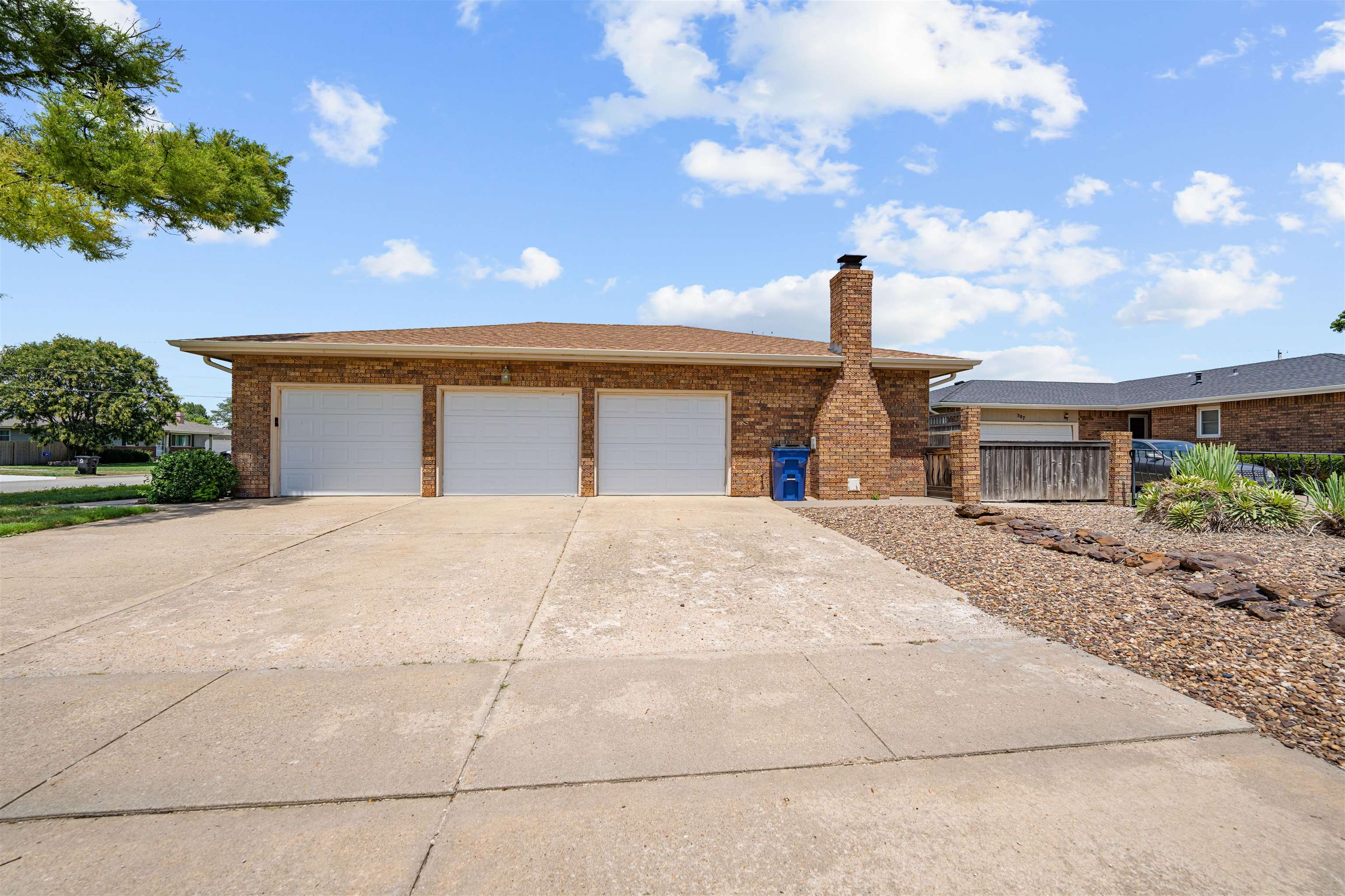 2829 E Ray Ave Property Photo 1