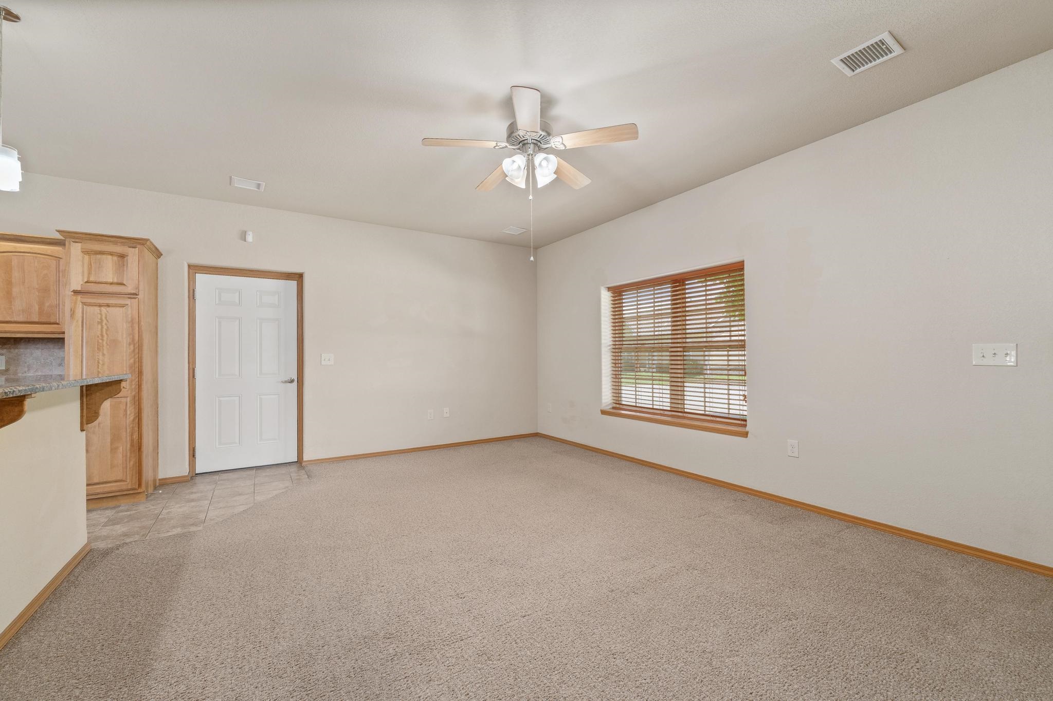 201 E Karla Ave Property Photo 3