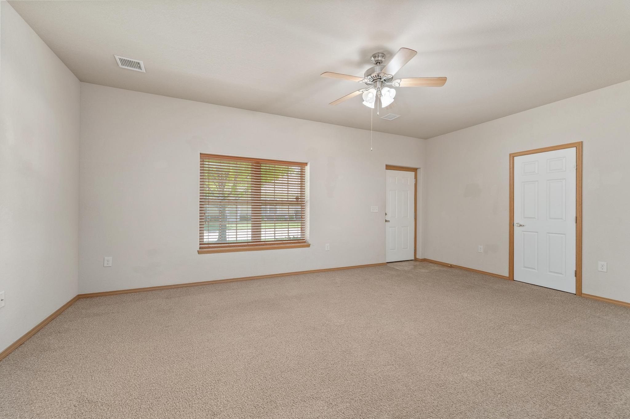 201 E Karla Ave Property Photo 4