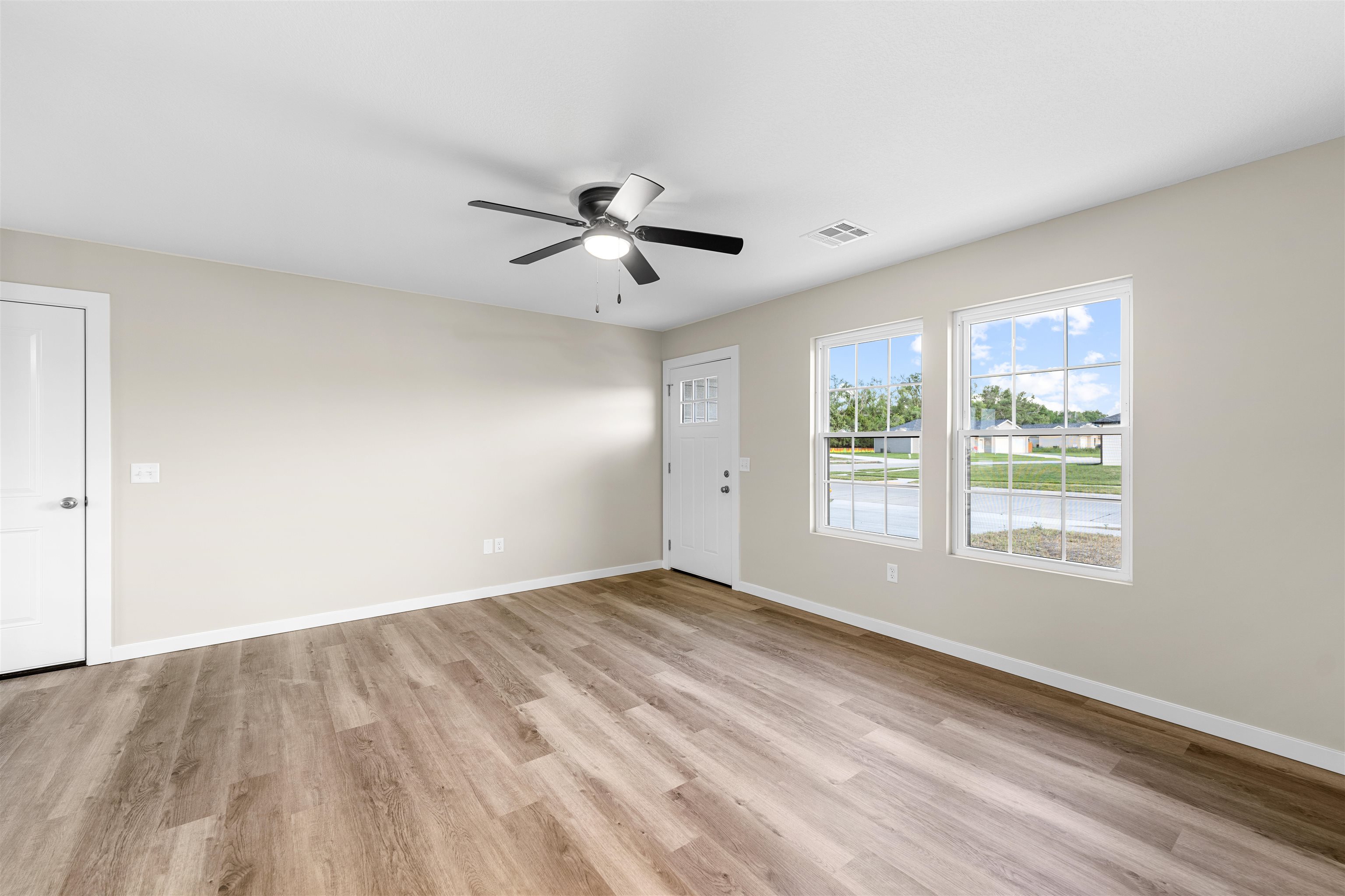 1225 Harbor Dr Property Photo 3