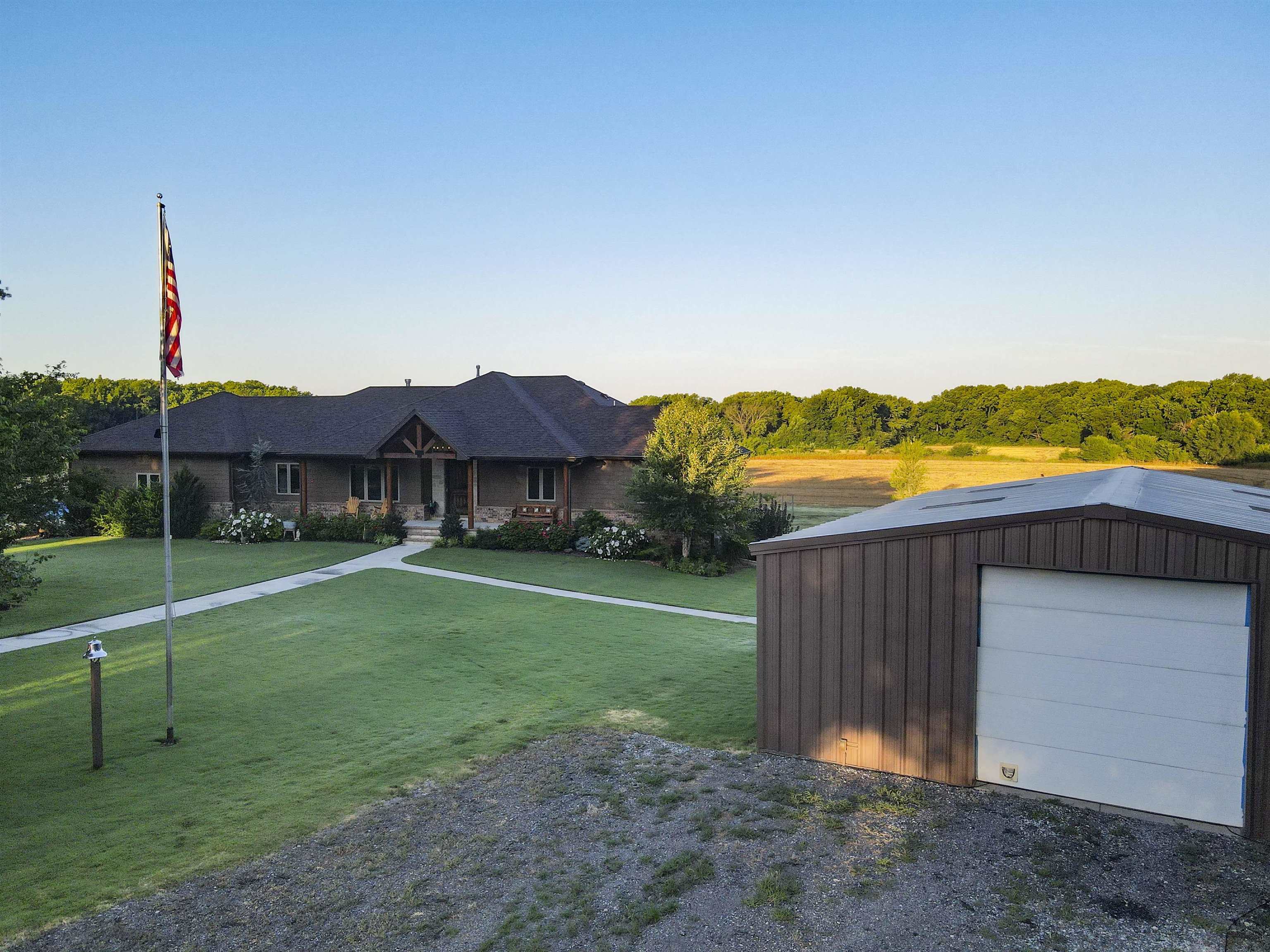21261 Sw Santa Fe Lake Rd Property Photo 1