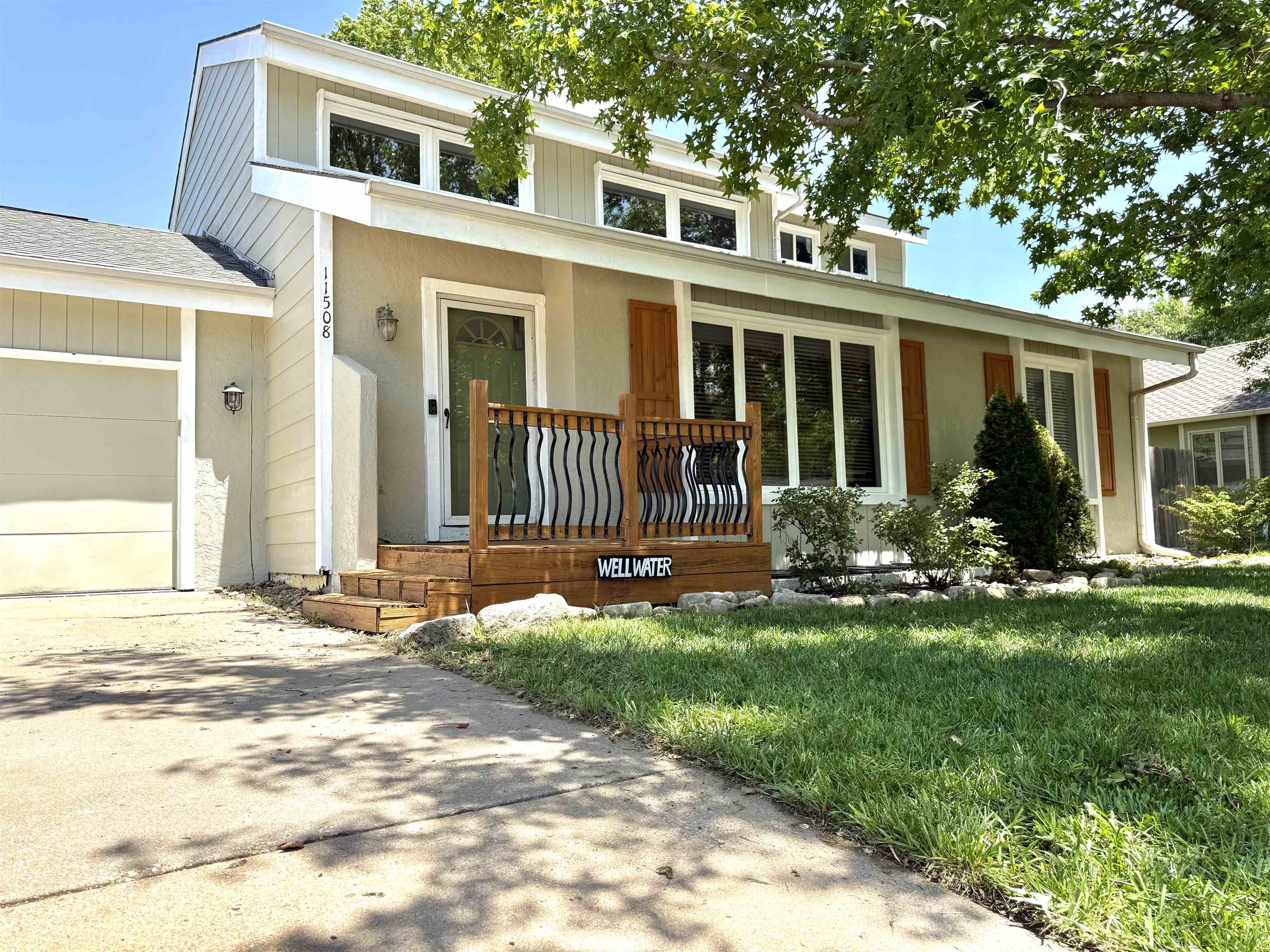 11508 W Douglas Ave Property Photo 1