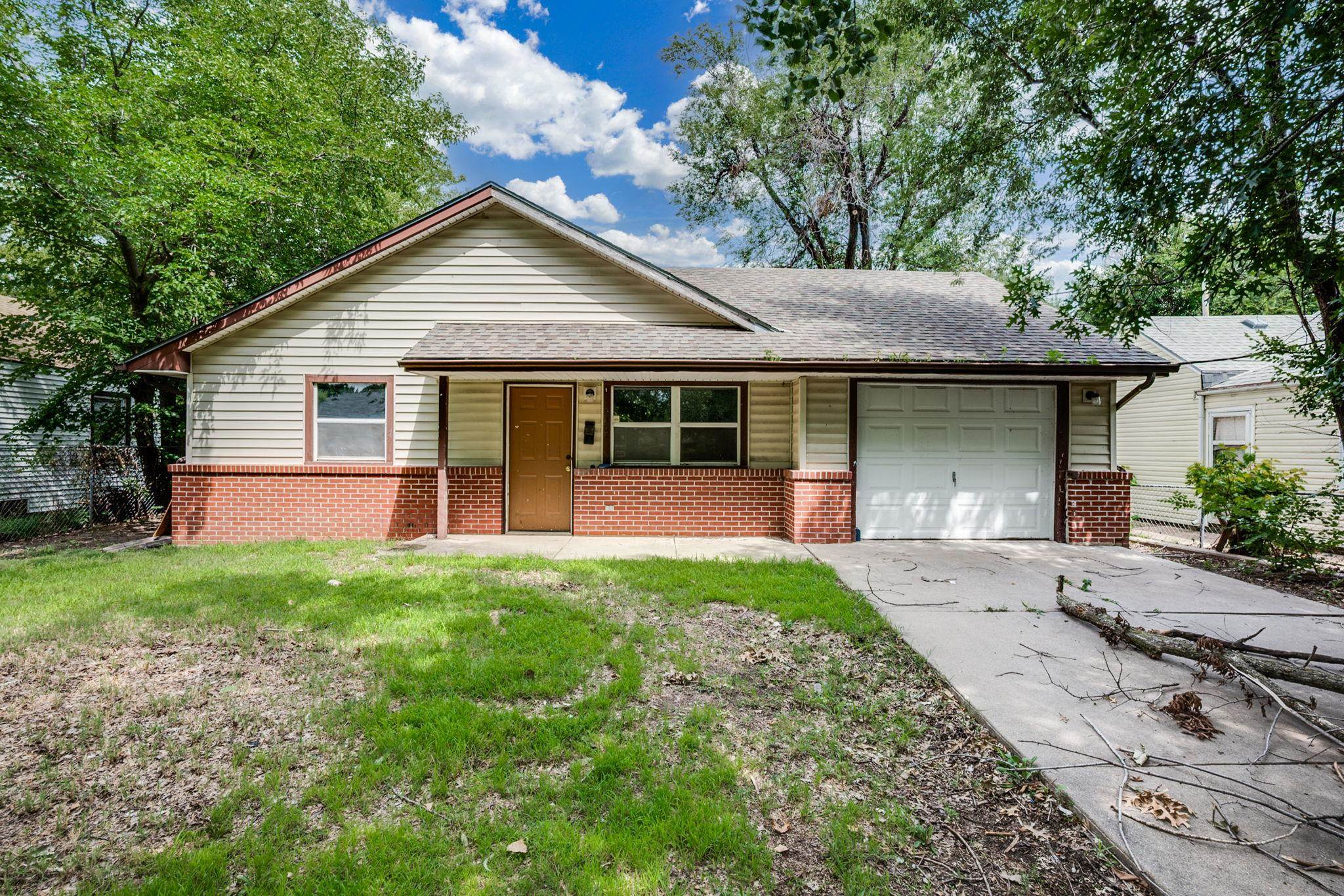 830 N Spruce Property Photo