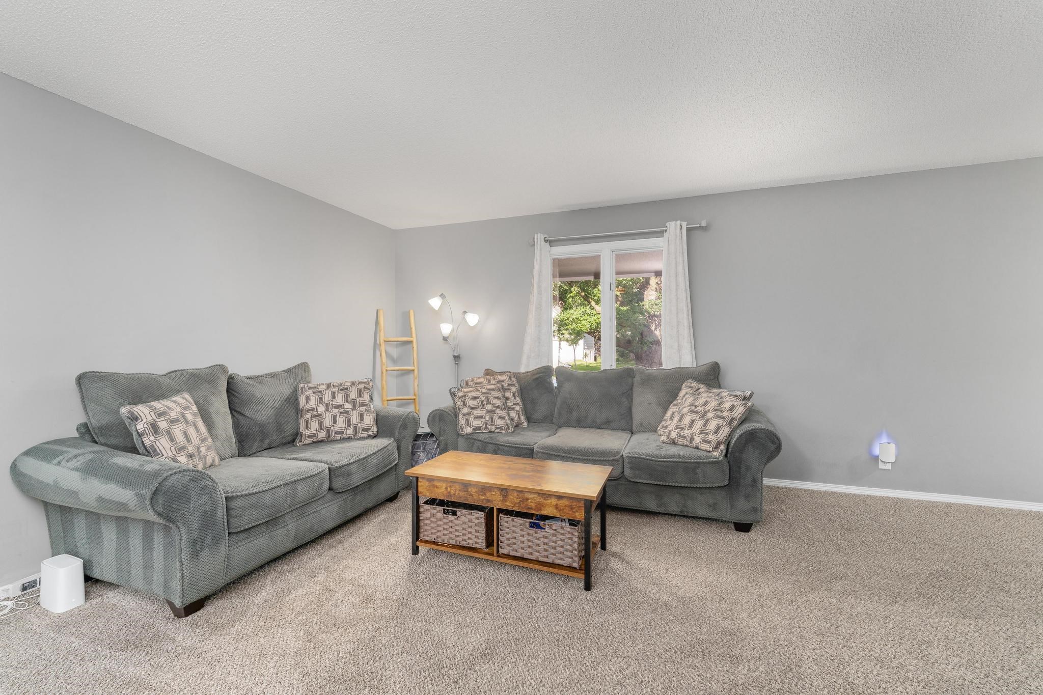 2323 N Stoneybrook Ct Property Photo 4