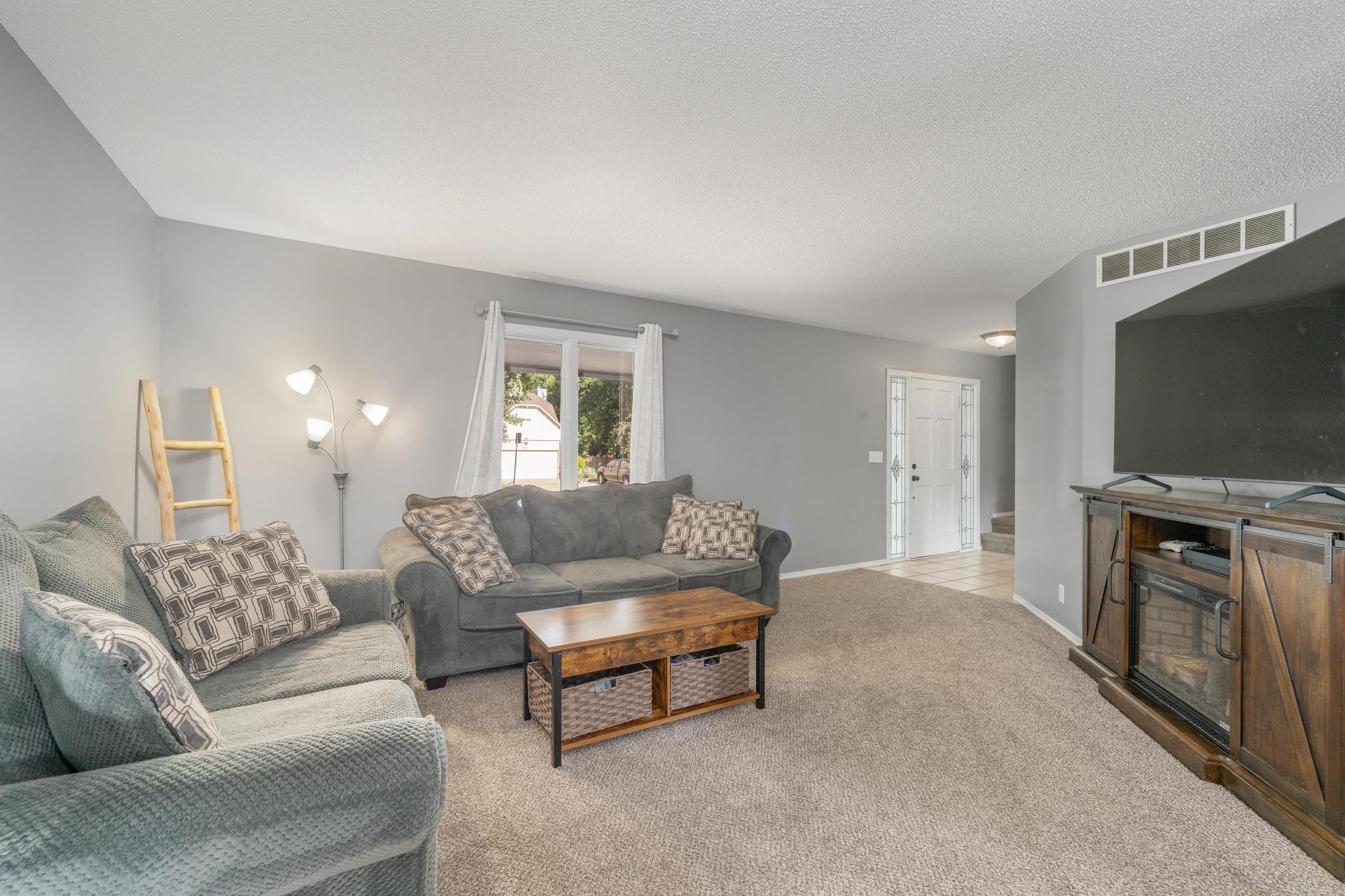 2323 N Stoneybrook Ct Property Photo 5