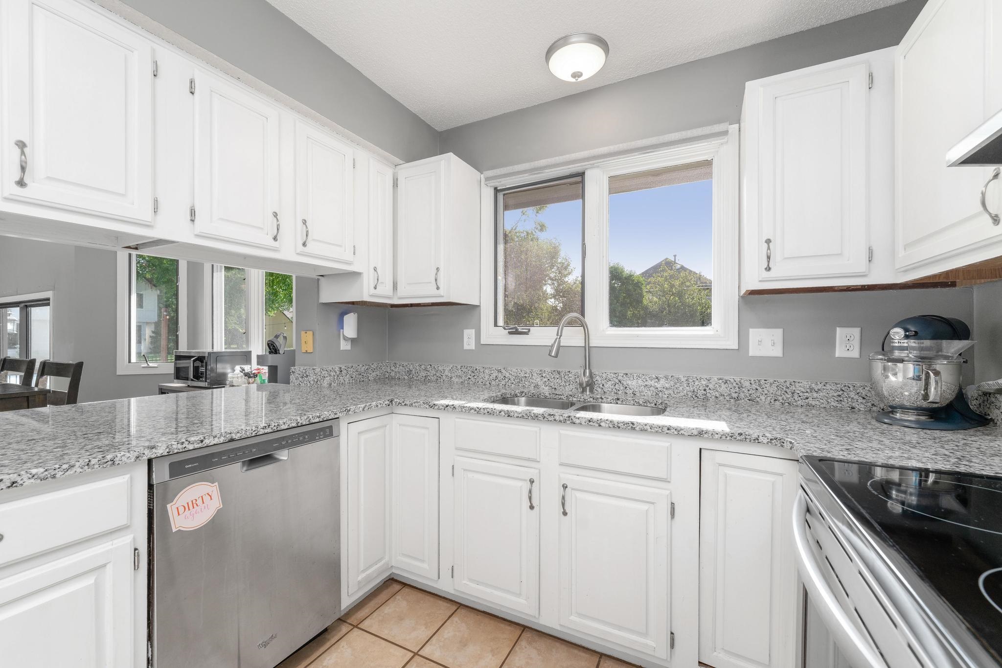 2323 N Stoneybrook Ct Property Photo 9