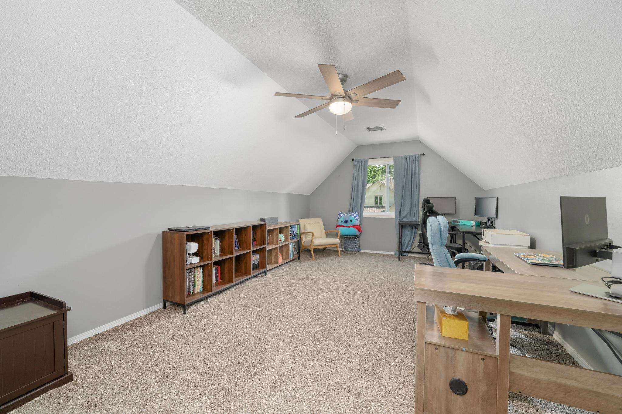 2323 N Stoneybrook Ct Property Photo 23