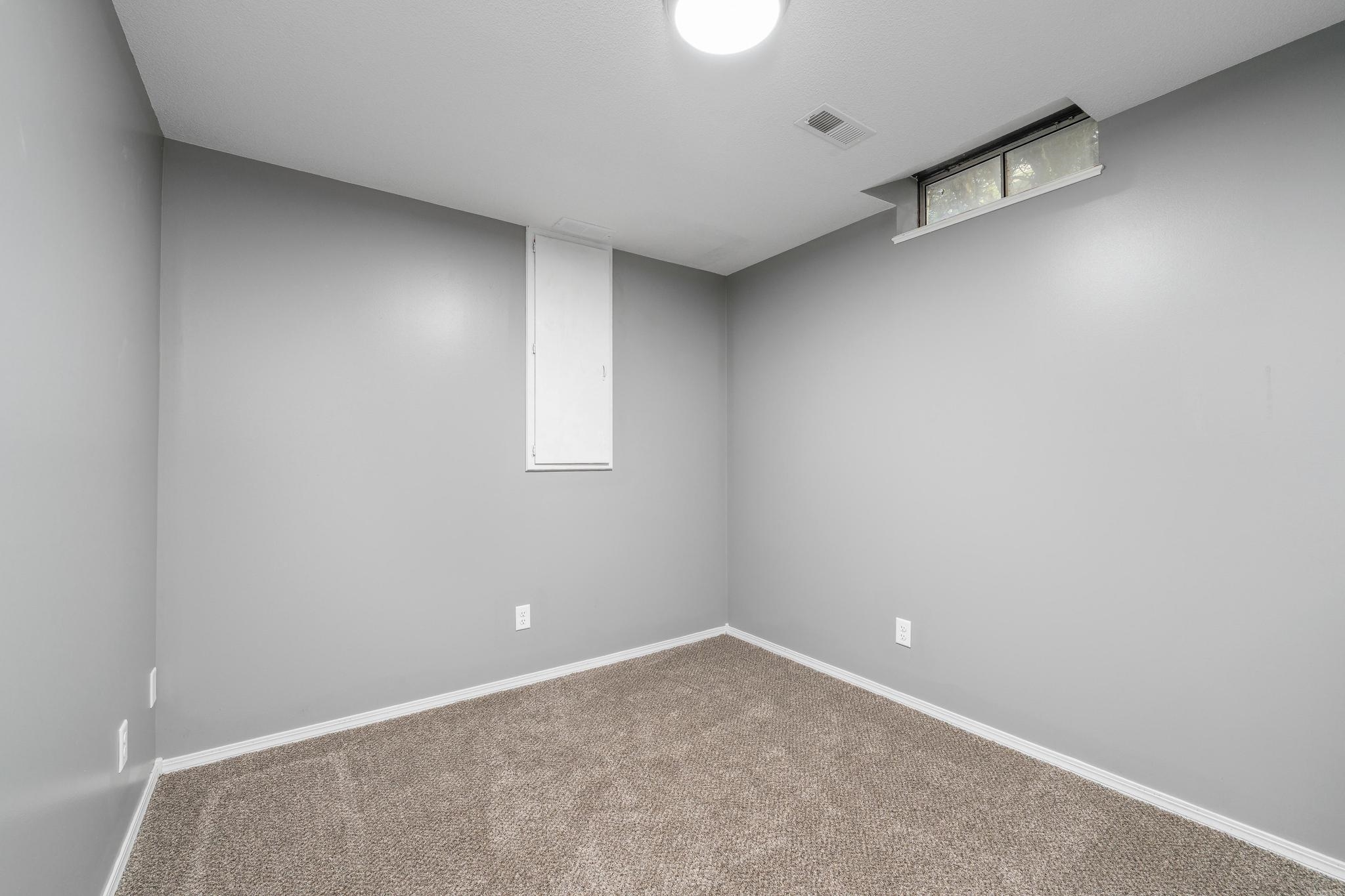 2323 N Stoneybrook Ct Property Photo 27
