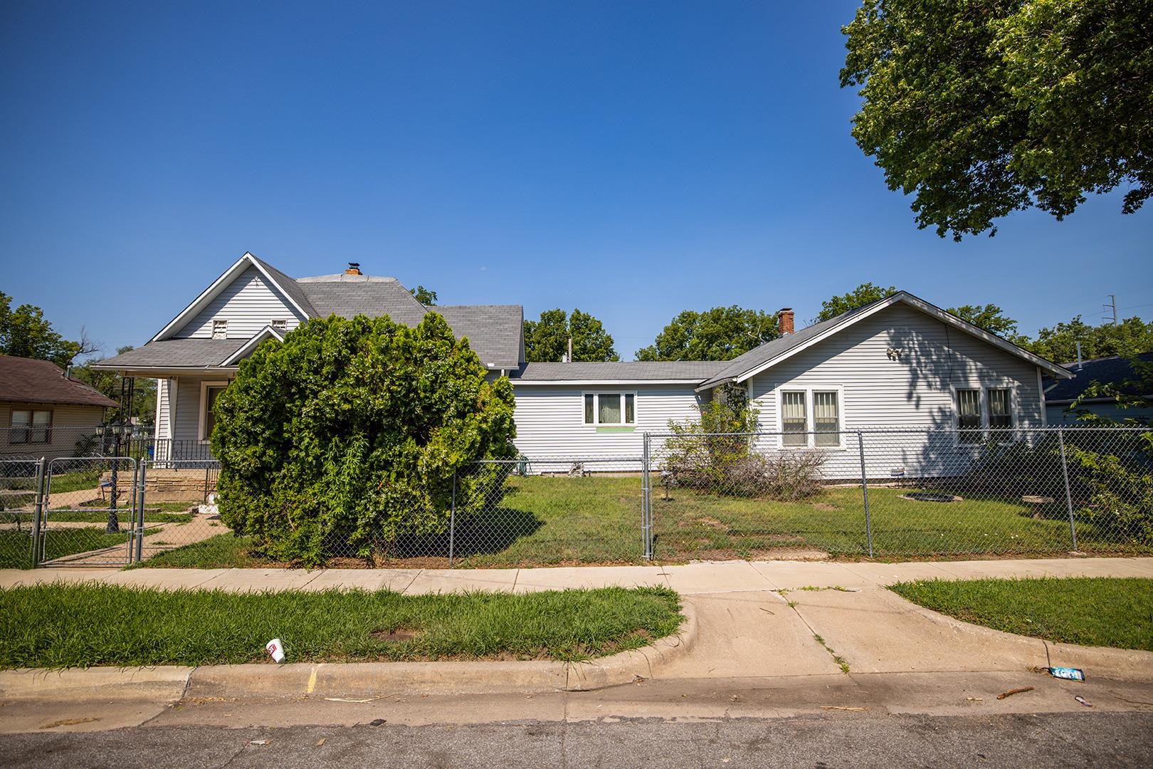 1111 N Poplar Ave Property Photo 1