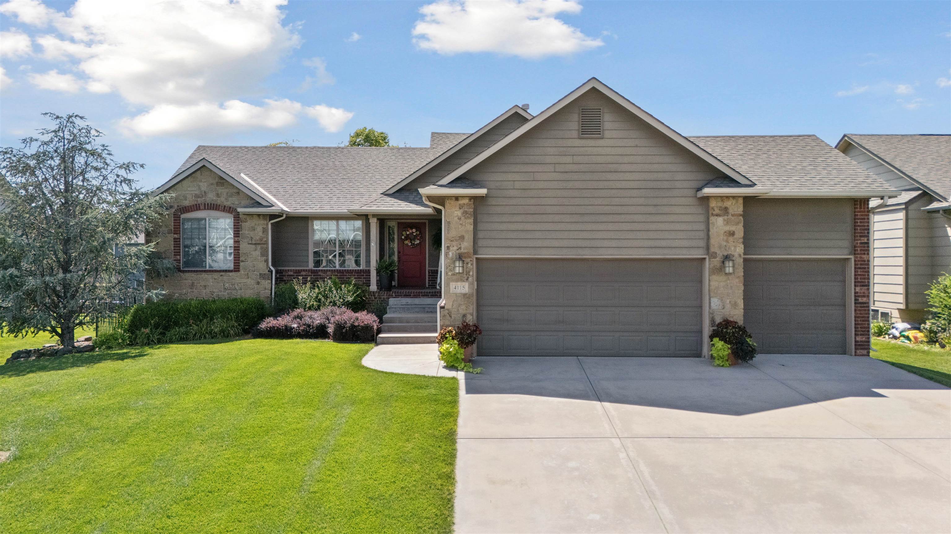 4115 N Parkdale Cir Property Photo 1