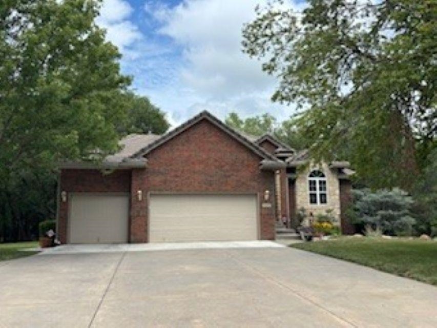 9413 E Greenbriar Ct Property Photo 1