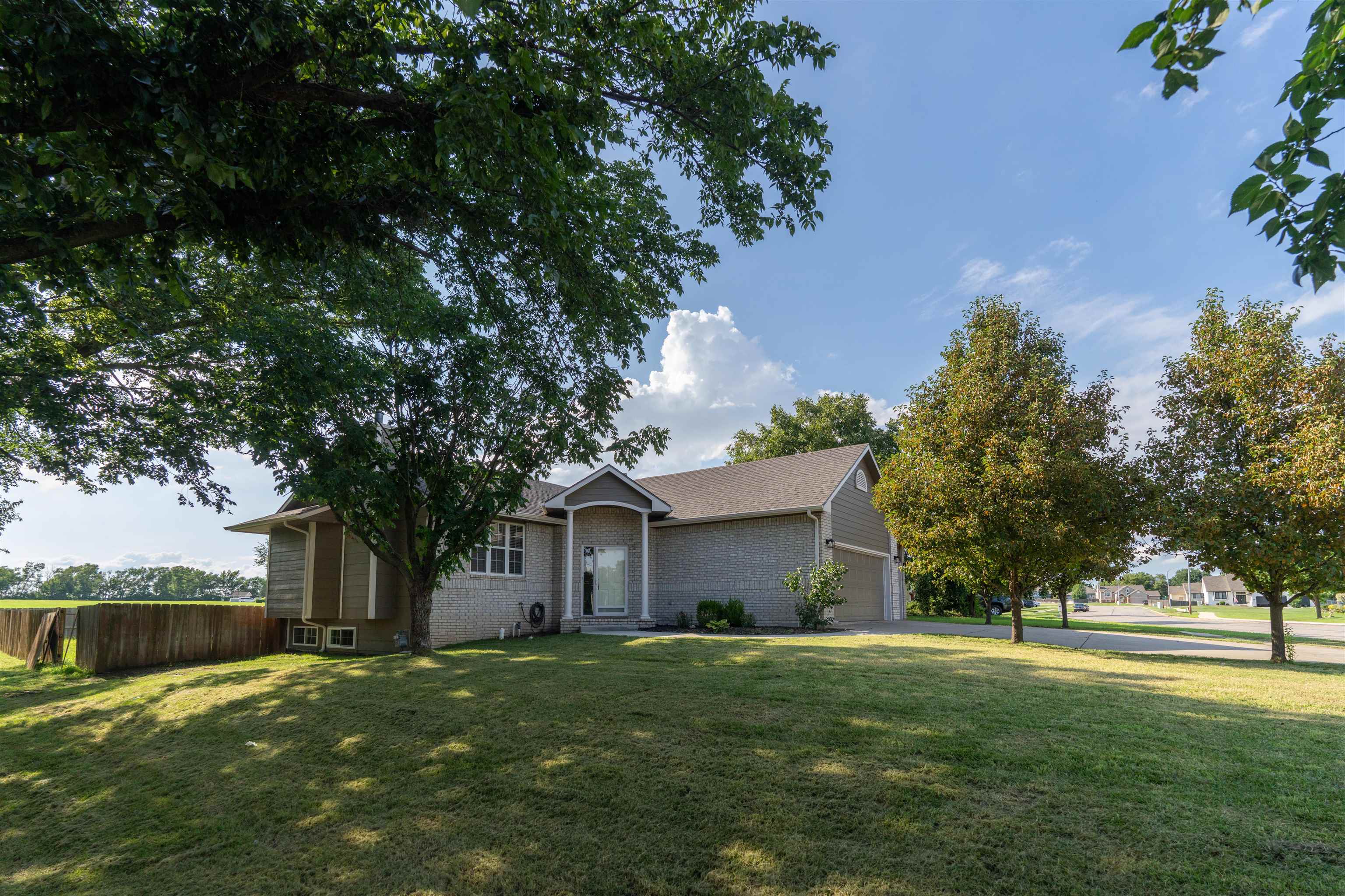 601 N Timberleaf Dr Property Photo 1