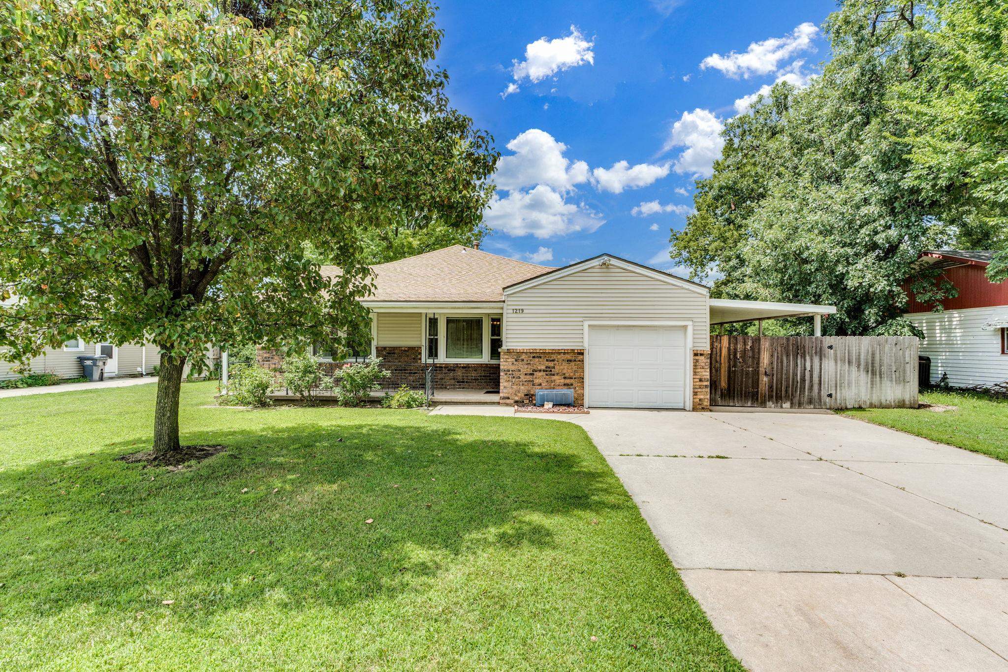 1219 N High St Property Photo 1
