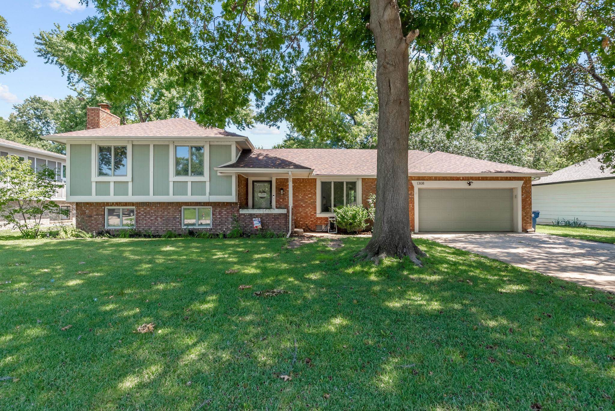 1308 N Denene St Property Photo 1