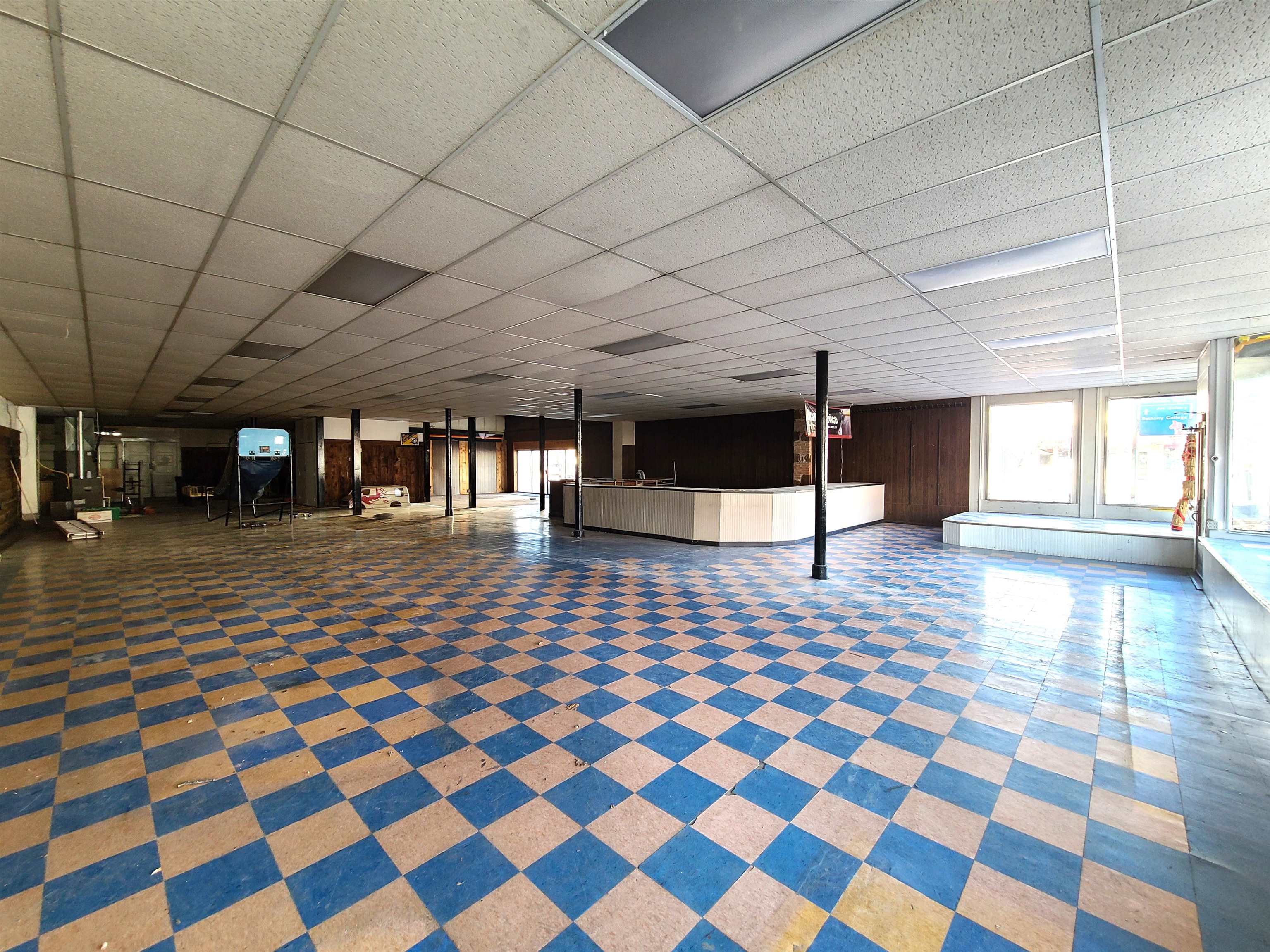 102 S Main St Property Photo 8
