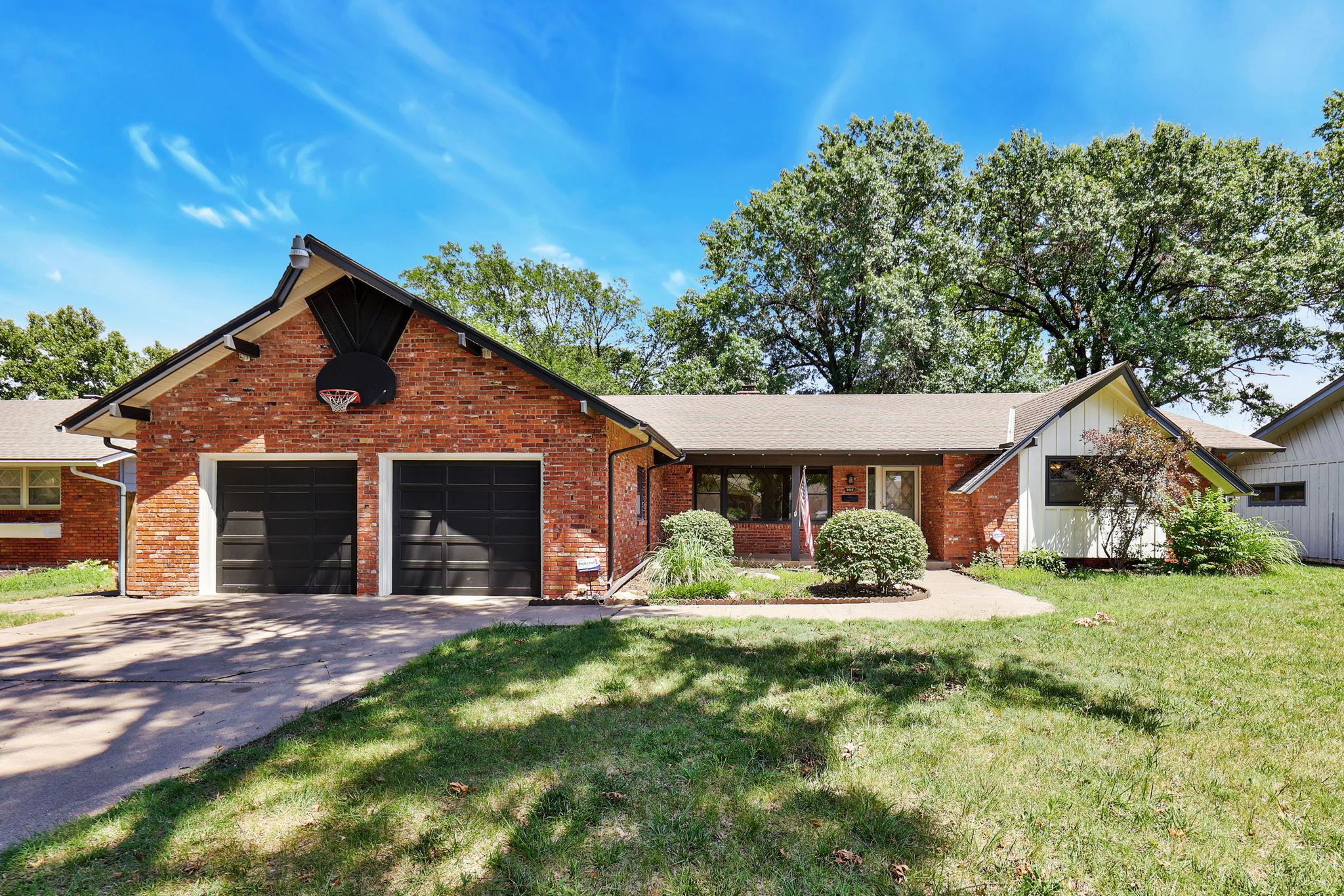 1414 N Stratford Property Photo 1