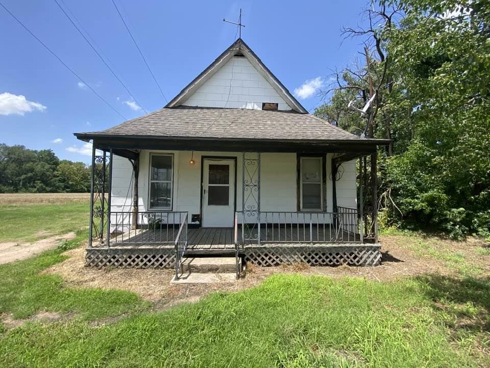 5961 S Seneca St Property Photo 10