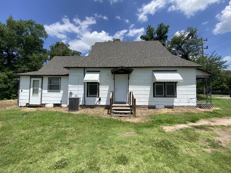 5961 S Seneca St Property Photo 12