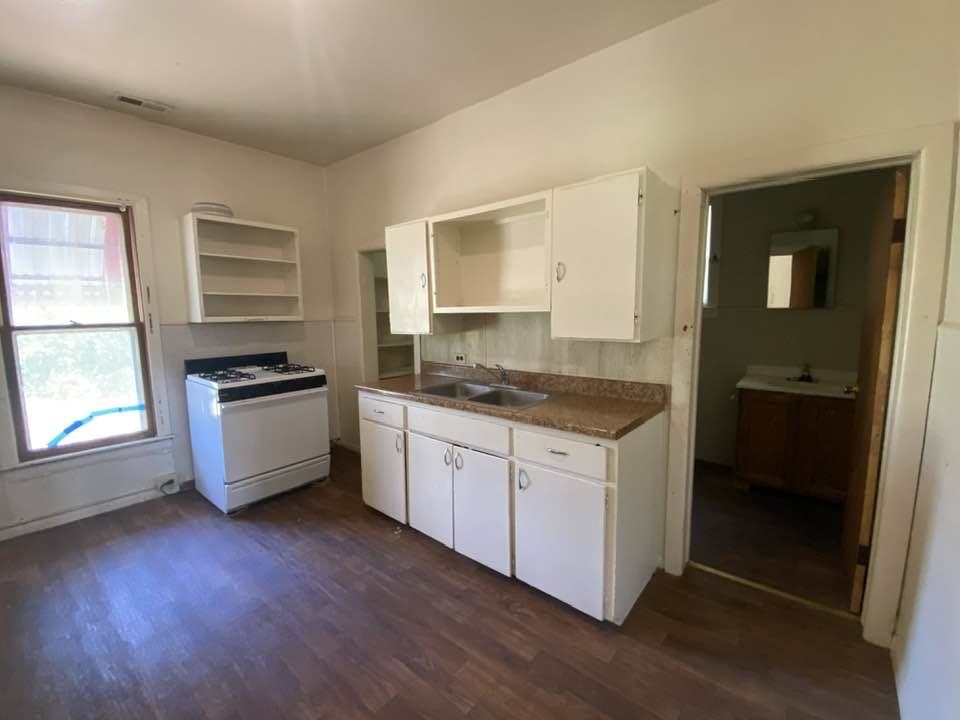5961 S Seneca St Property Photo 20