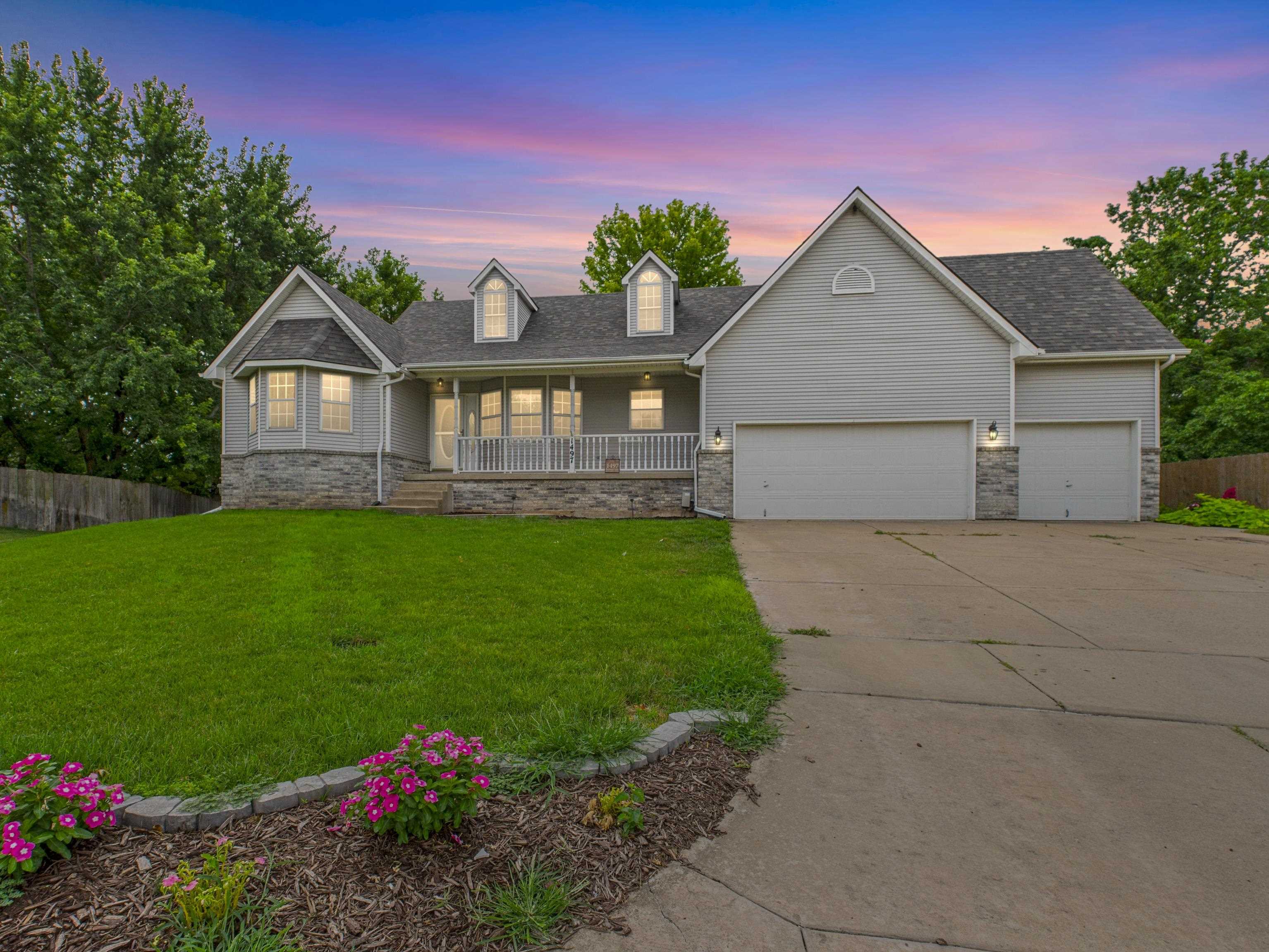 1497 Boxwood Ln Property Photo 1
